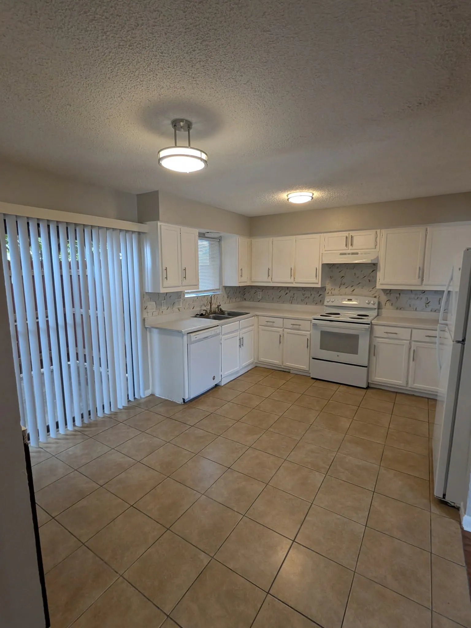 Condominium For Rent in Dallas County , 514 E Belt Line Road B12, De Soto, Texas 75115, 2 Bedroom, 2 Bathroom, Garage spaces, 1,106 Sqft, built in 1983, mls#21403600, Real Estate Agent in De Soto, Homes For Rent in Dallas county, Homes For Rent in De Soto, Realtor in De Soto Texas, Real Estate Brokerage Independent Realty Texas, Luminita Cordes Realtor