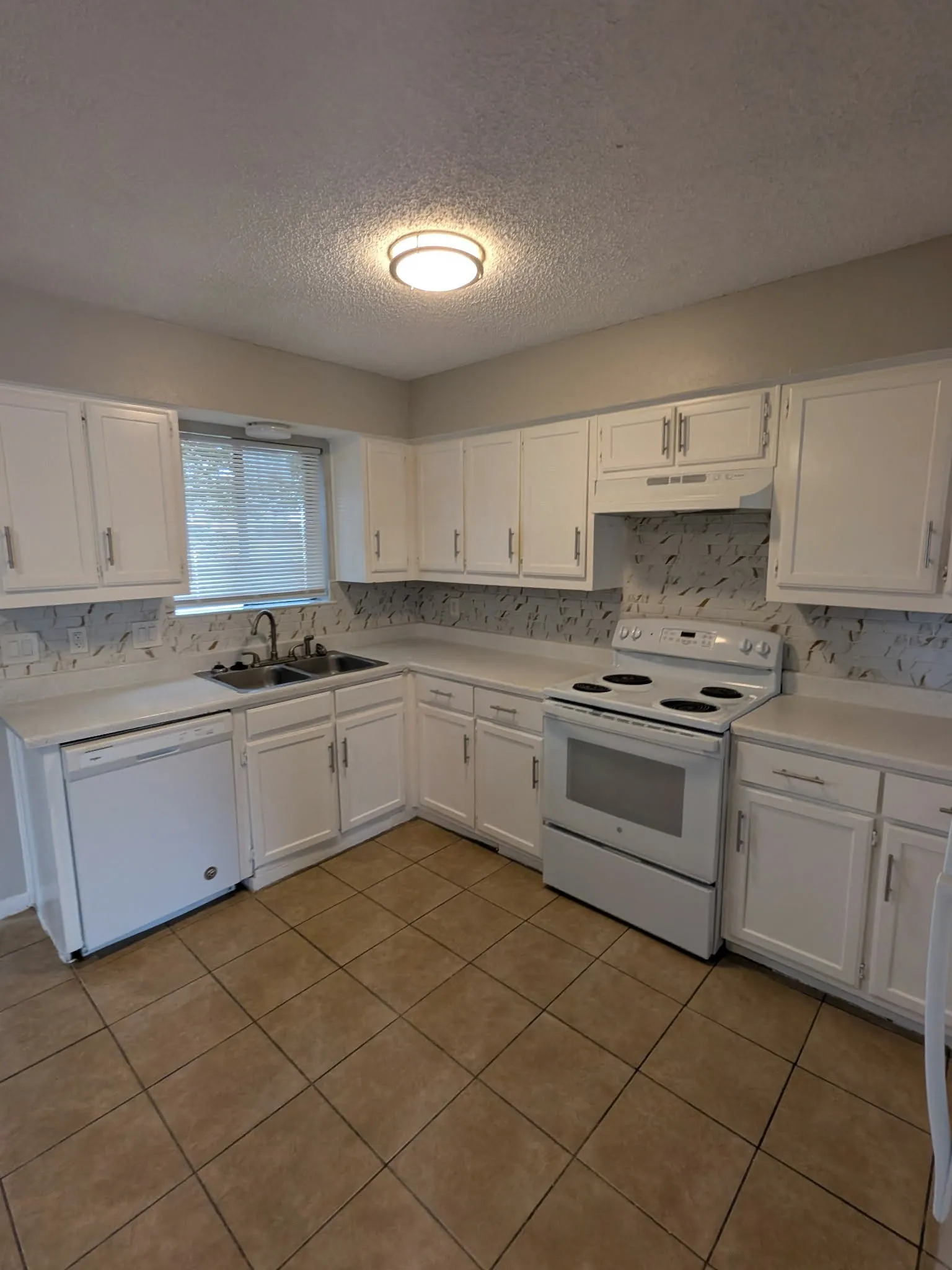 Condominium For Rent in Dallas County , 514 E Belt Line Road B12, De Soto, Texas 75115, 2 Bedroom, 2 Bathroom, Garage spaces, 1,106 Sqft, built in 1983, mls#21403600, Real Estate Agent in De Soto, Homes For Rent in Dallas county, Homes For Rent in De Soto, Realtor in De Soto Texas, Real Estate Brokerage Independent Realty Texas, Luminita Cordes Realtor