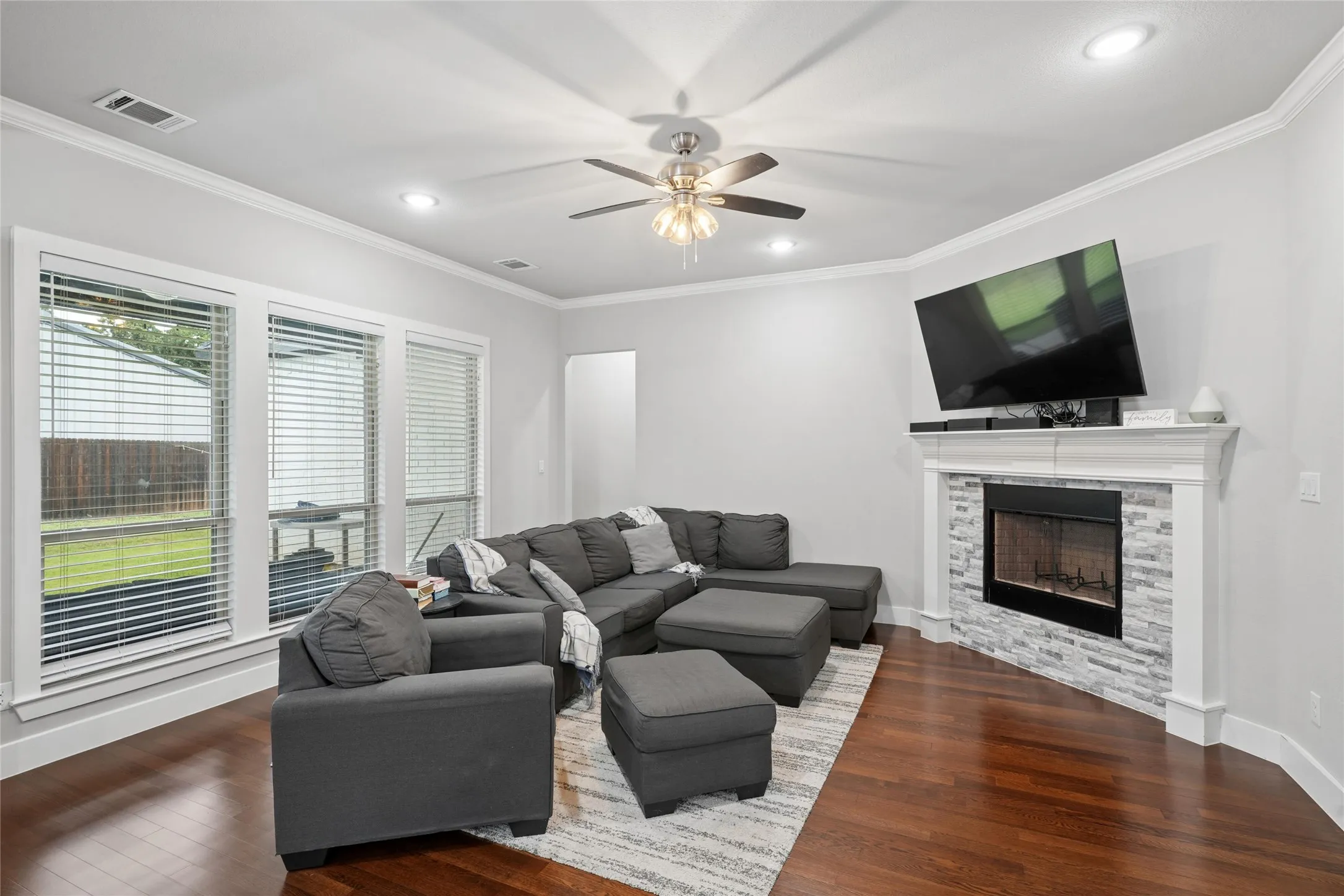 Single Family Residence For Sale in Tarrant County , 516 Woodland Drive, Azle, Texas 76020, 4 Bedroom, 3 Bathroom, 2 Garage spaces, 2,196 Sqft, built in 2021, mls#21403557, Real Estate Agent in Azle, Homes For Sale in Tarrant county, Homes For Sale in Azle, Realtor in Azle Texas, Real Estate Brokerage Independent Realty Texas, Luminita Cordes Realtor