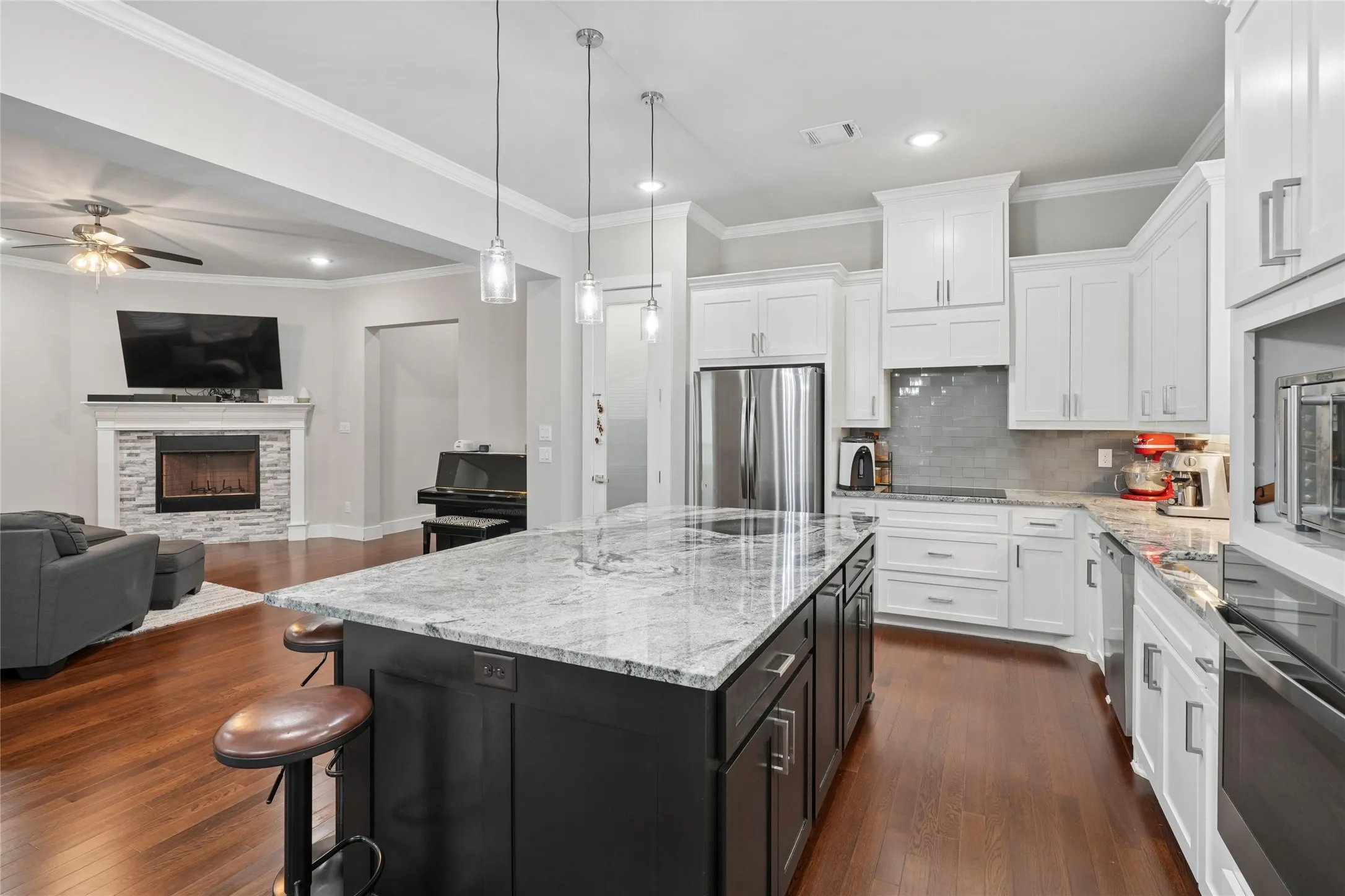 Single Family Residence For Sale in Tarrant County , 516 Woodland Drive, Azle, Texas 76020, 4 Bedroom, 3 Bathroom, 2 Garage spaces, 2,196 Sqft, built in 2021, mls#21403557, Real Estate Agent in Azle, Homes For Sale in Tarrant county, Homes For Sale in Azle, Realtor in Azle Texas, Real Estate Brokerage Independent Realty Texas, Luminita Cordes Realtor