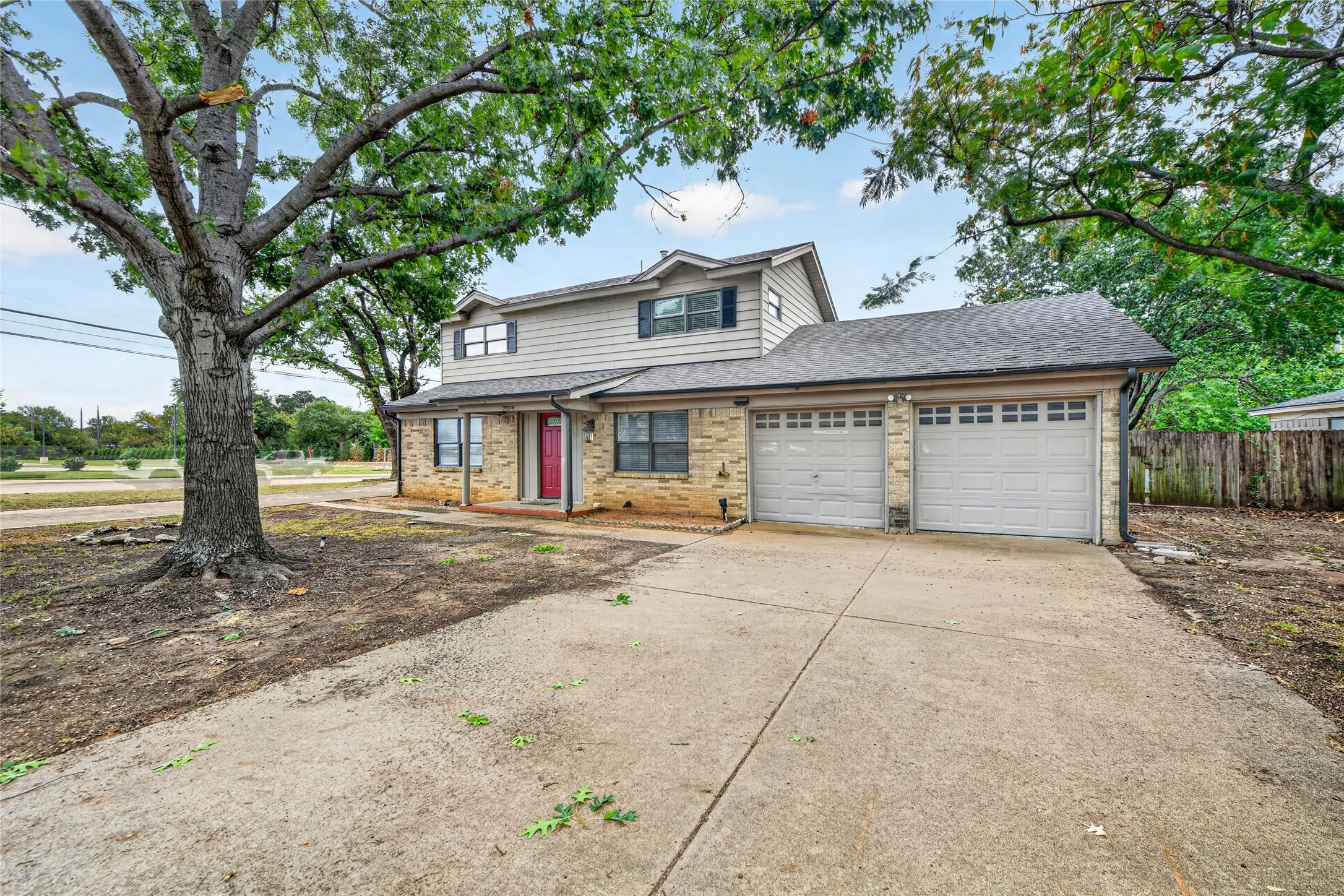 Single Family Residence For Rent in Tarrant County , 2024 Charleston Drive, Bedford, Texas 76022, 4 Bedroom, 2 Bathroom, 2 Garage spaces, 1,648 Sqft, built in 1965, mls#21403650, Real Estate Agent in Bedford, Homes For Rent in Tarrant county, Homes For Rent in Bedford, Realtor in Bedford Texas, Real Estate Brokerage Independent Realty Texas, Luminita Cordes Realtor