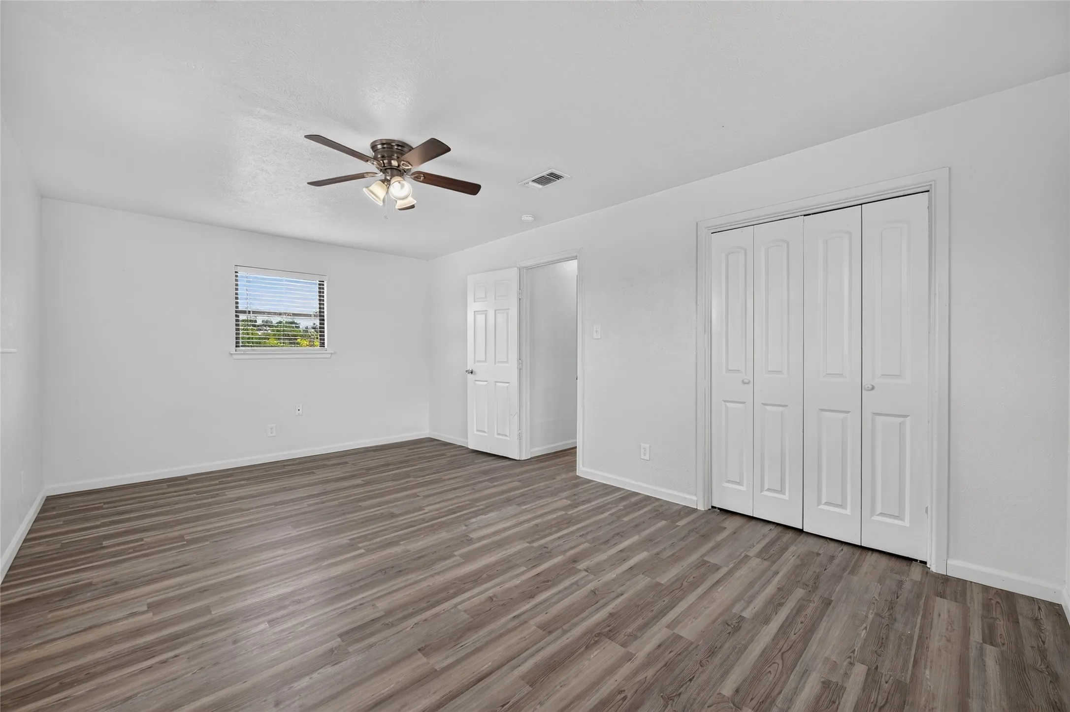 Single Family Residence For Rent in Tarrant County , 2024 Charleston Drive, Bedford, Texas 76022, 4 Bedroom, 2 Bathroom, 2 Garage spaces, 1,648 Sqft, built in 1965, mls#21403650, Real Estate Agent in Bedford, Homes For Rent in Tarrant county, Homes For Rent in Bedford, Realtor in Bedford Texas, Real Estate Brokerage Independent Realty Texas, Luminita Cordes Realtor