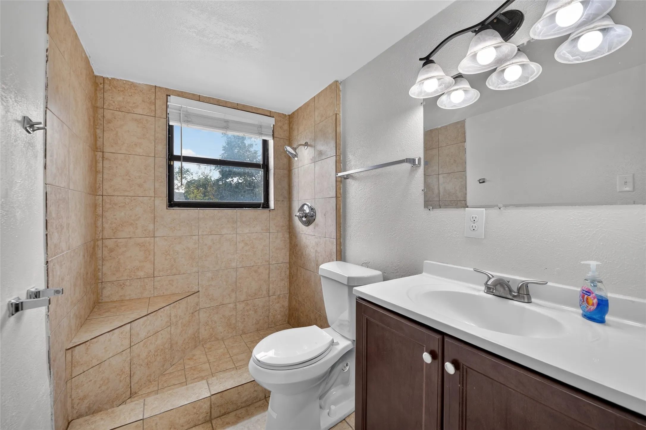 Single Family Residence For Rent in Tarrant County , 2024 Charleston Drive, Bedford, Texas 76022, 4 Bedroom, 2 Bathroom, 2 Garage spaces, 1,648 Sqft, built in 1965, mls#21403650, Real Estate Agent in Bedford, Homes For Rent in Tarrant county, Homes For Rent in Bedford, Realtor in Bedford Texas, Real Estate Brokerage Independent Realty Texas, Luminita Cordes Realtor