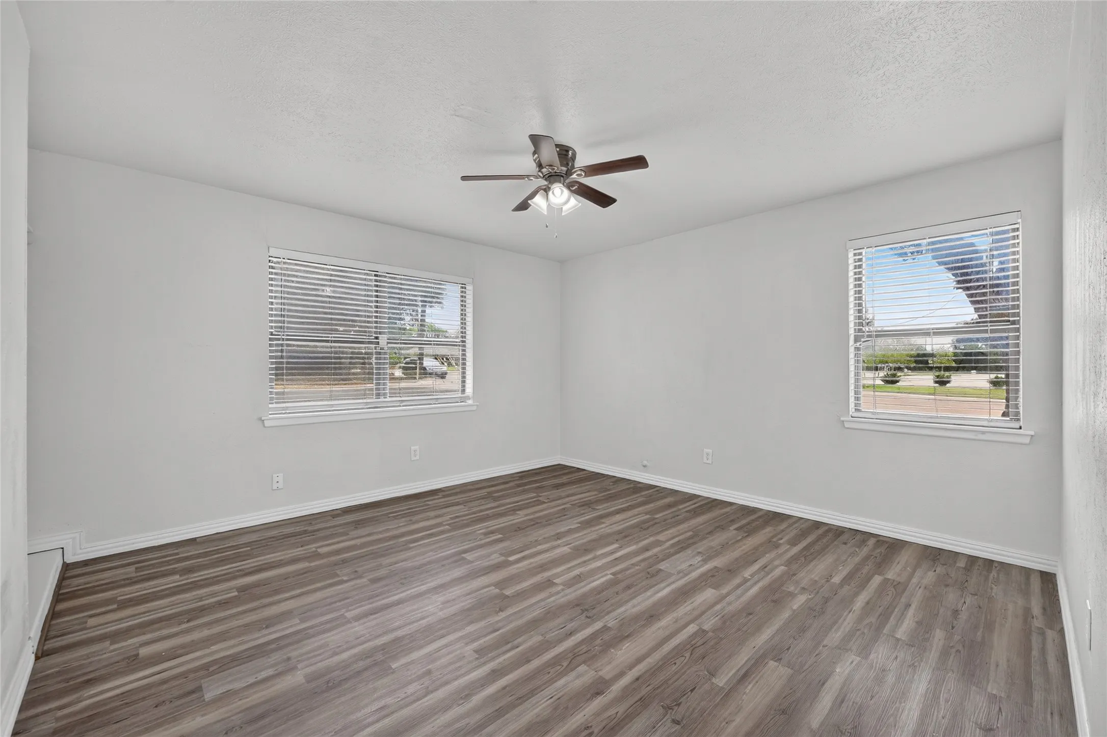 Single Family Residence For Rent in Tarrant County , 2024 Charleston Drive, Bedford, Texas 76022, 4 Bedroom, 2 Bathroom, 2 Garage spaces, 1,648 Sqft, built in 1965, mls#21403650, Real Estate Agent in Bedford, Homes For Rent in Tarrant county, Homes For Rent in Bedford, Realtor in Bedford Texas, Real Estate Brokerage Independent Realty Texas, Luminita Cordes Realtor