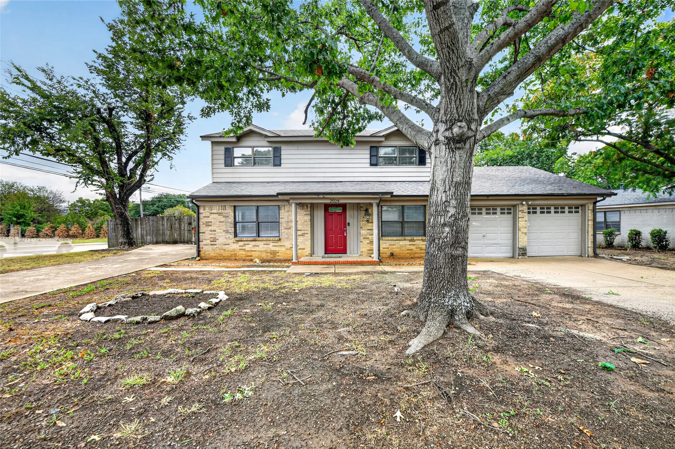 Single Family Residence For Rent in Tarrant County , 2024 Charleston Drive, Bedford, Texas 76022, 4 Bedroom, 2 Bathroom, 2 Garage spaces, 1,648 Sqft, built in 1965, mls#21403650, Real Estate Agent in Bedford, Homes For Rent in Tarrant county, Homes For Rent in Bedford, Realtor in Bedford Texas, Real Estate Brokerage Independent Realty Texas, Luminita Cordes Realtor