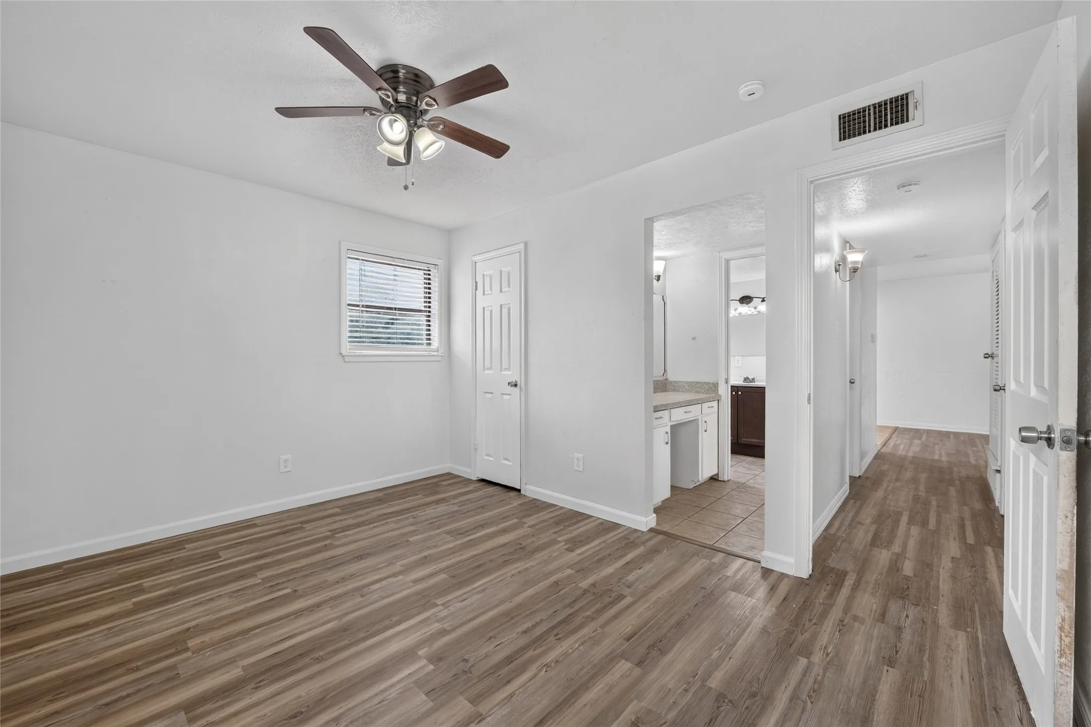 Single Family Residence For Rent in Tarrant County , 2024 Charleston Drive, Bedford, Texas 76022, 4 Bedroom, 2 Bathroom, 2 Garage spaces, 1,648 Sqft, built in 1965, mls#21403650, Real Estate Agent in Bedford, Homes For Rent in Tarrant county, Homes For Rent in Bedford, Realtor in Bedford Texas, Real Estate Brokerage Independent Realty Texas, Luminita Cordes Realtor
