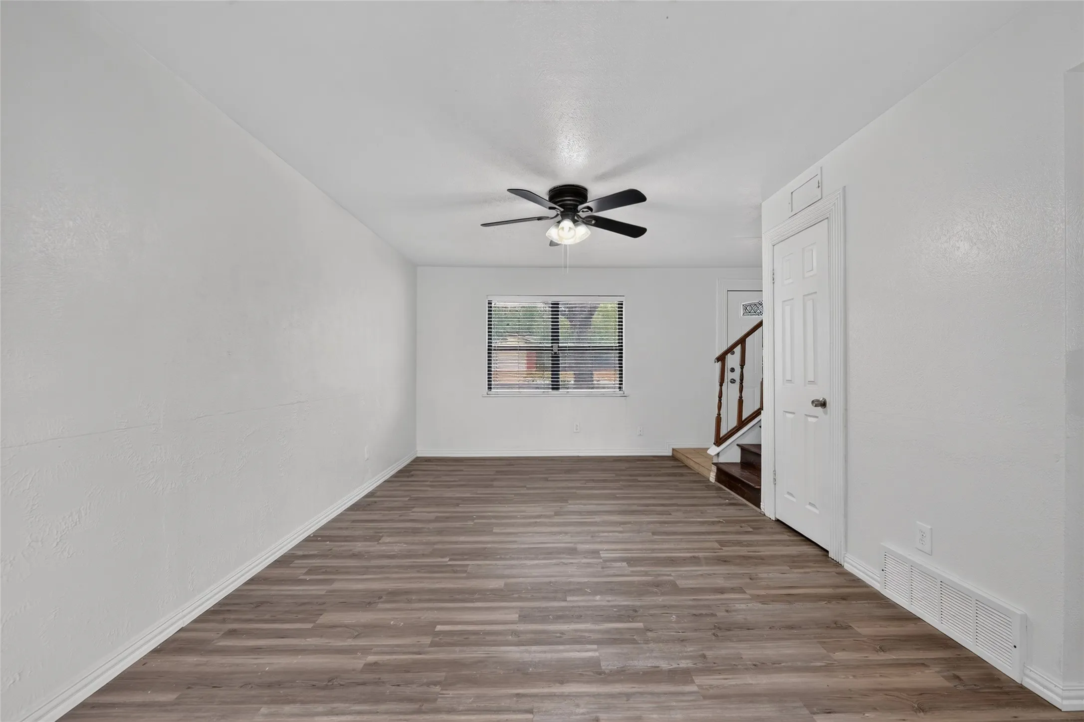 Single Family Residence For Rent in Tarrant County , 2024 Charleston Drive, Bedford, Texas 76022, 4 Bedroom, 2 Bathroom, 2 Garage spaces, 1,648 Sqft, built in 1965, mls#21403650, Real Estate Agent in Bedford, Homes For Rent in Tarrant county, Homes For Rent in Bedford, Realtor in Bedford Texas, Real Estate Brokerage Independent Realty Texas, Luminita Cordes Realtor