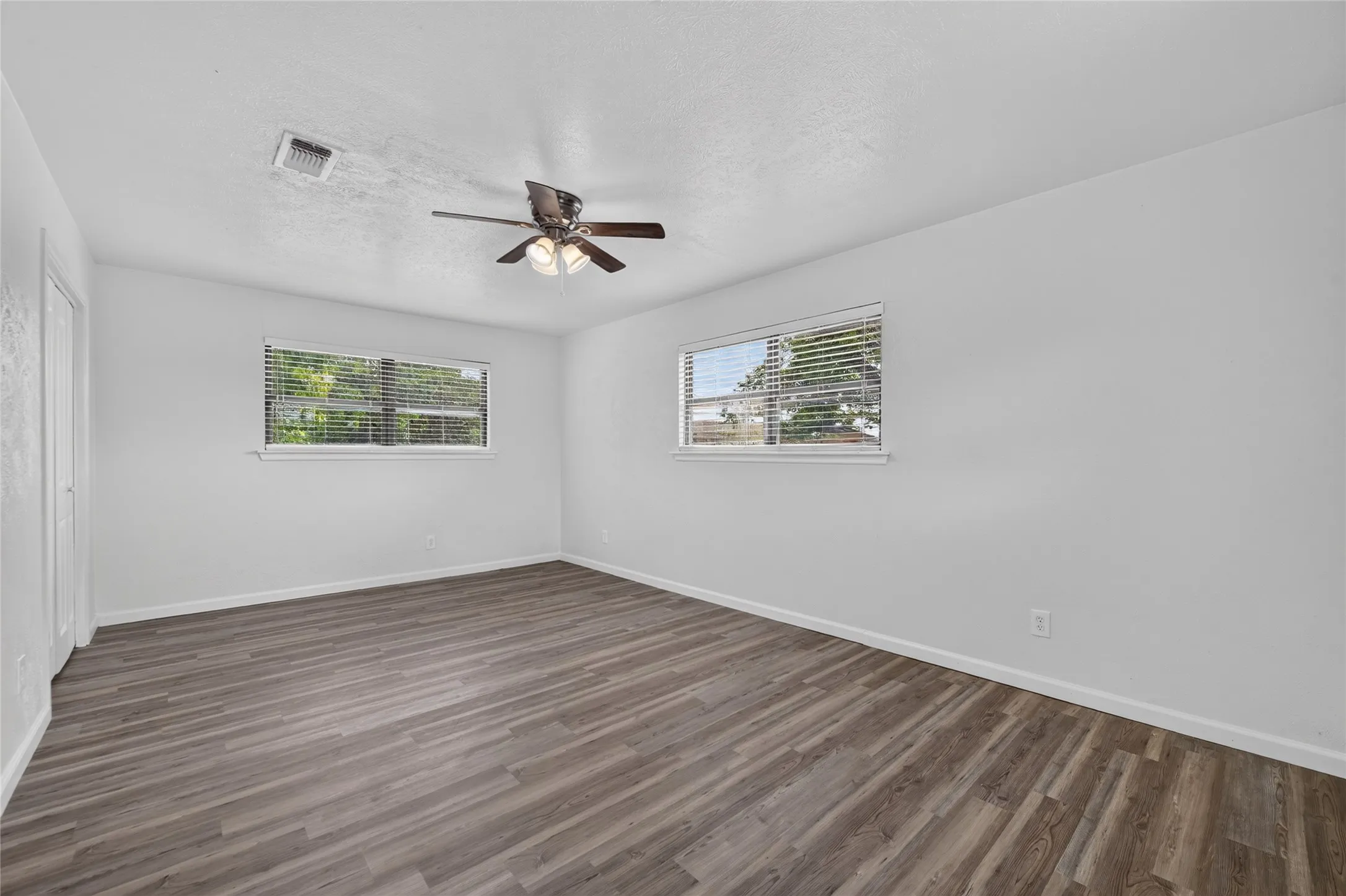 Single Family Residence For Rent in Tarrant County , 2024 Charleston Drive, Bedford, Texas 76022, 4 Bedroom, 2 Bathroom, 2 Garage spaces, 1,648 Sqft, built in 1965, mls#21403650, Real Estate Agent in Bedford, Homes For Rent in Tarrant county, Homes For Rent in Bedford, Realtor in Bedford Texas, Real Estate Brokerage Independent Realty Texas, Luminita Cordes Realtor