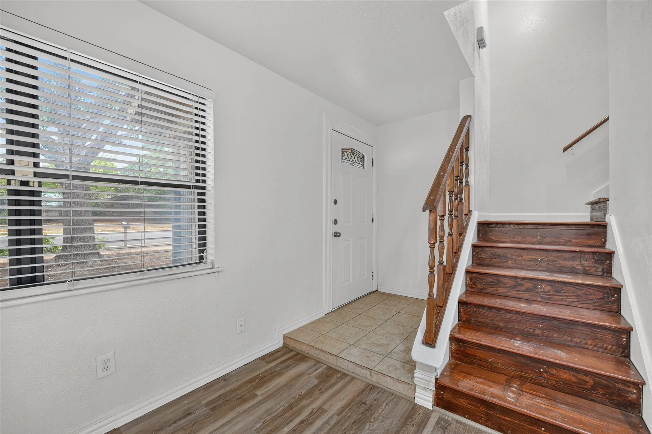 Single Family Residence For Rent in Tarrant County , 2024 Charleston Drive, Bedford, Texas 76022, 4 Bedroom, 2 Bathroom, 2 Garage spaces, 1,648 Sqft, built in 1965, mls#21403650, Real Estate Agent in Bedford, Homes For Rent in Tarrant county, Homes For Rent in Bedford, Realtor in Bedford Texas, Real Estate Brokerage Independent Realty Texas, Luminita Cordes Realtor