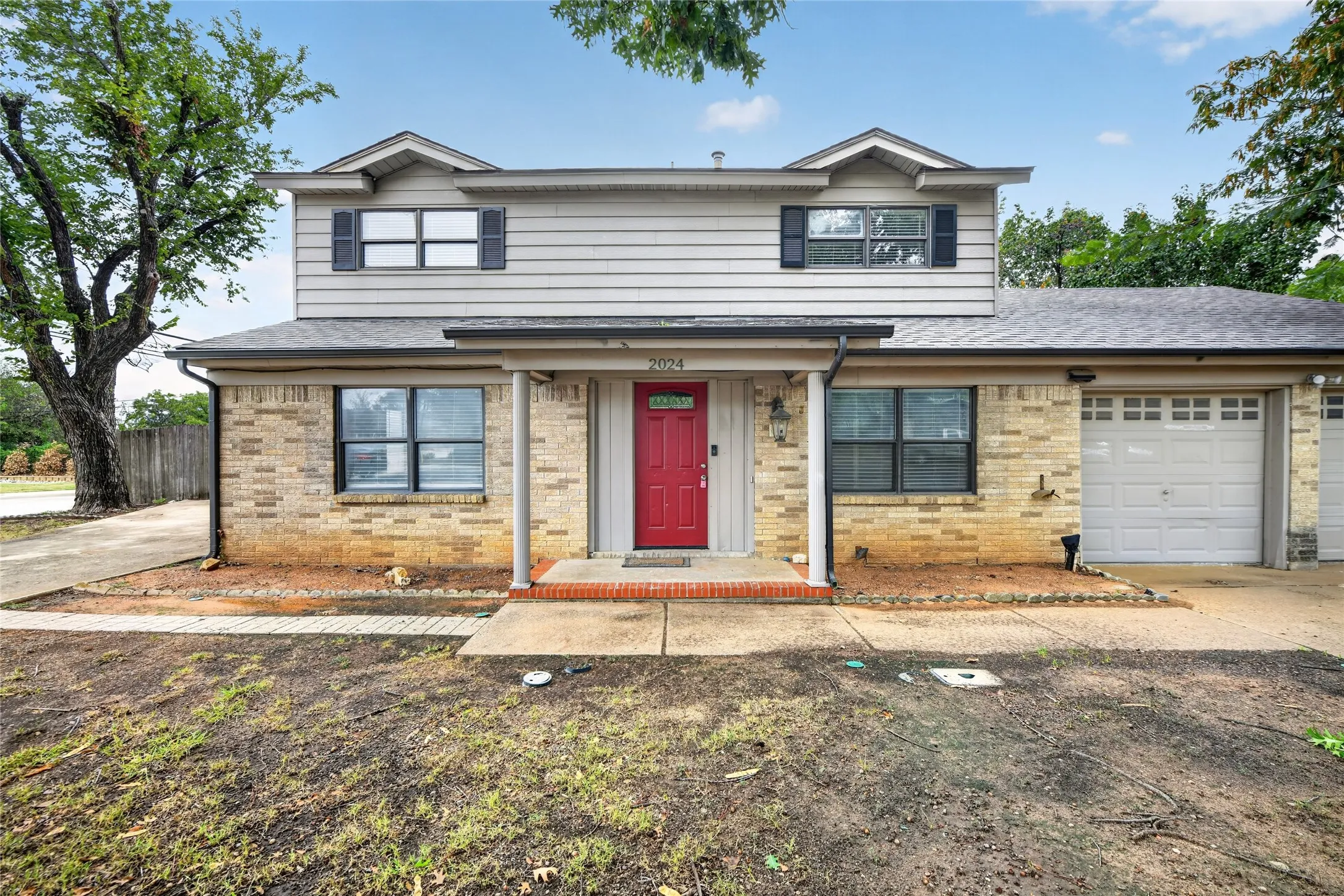 Single Family Residence For Rent in Tarrant County , 2024 Charleston Drive, Bedford, Texas 76022, 4 Bedroom, 2 Bathroom, 2 Garage spaces, 1,648 Sqft, built in 1965, mls#21403650, Real Estate Agent in Bedford, Homes For Rent in Tarrant county, Homes For Rent in Bedford, Realtor in Bedford Texas, Real Estate Brokerage Independent Realty Texas, Luminita Cordes Realtor