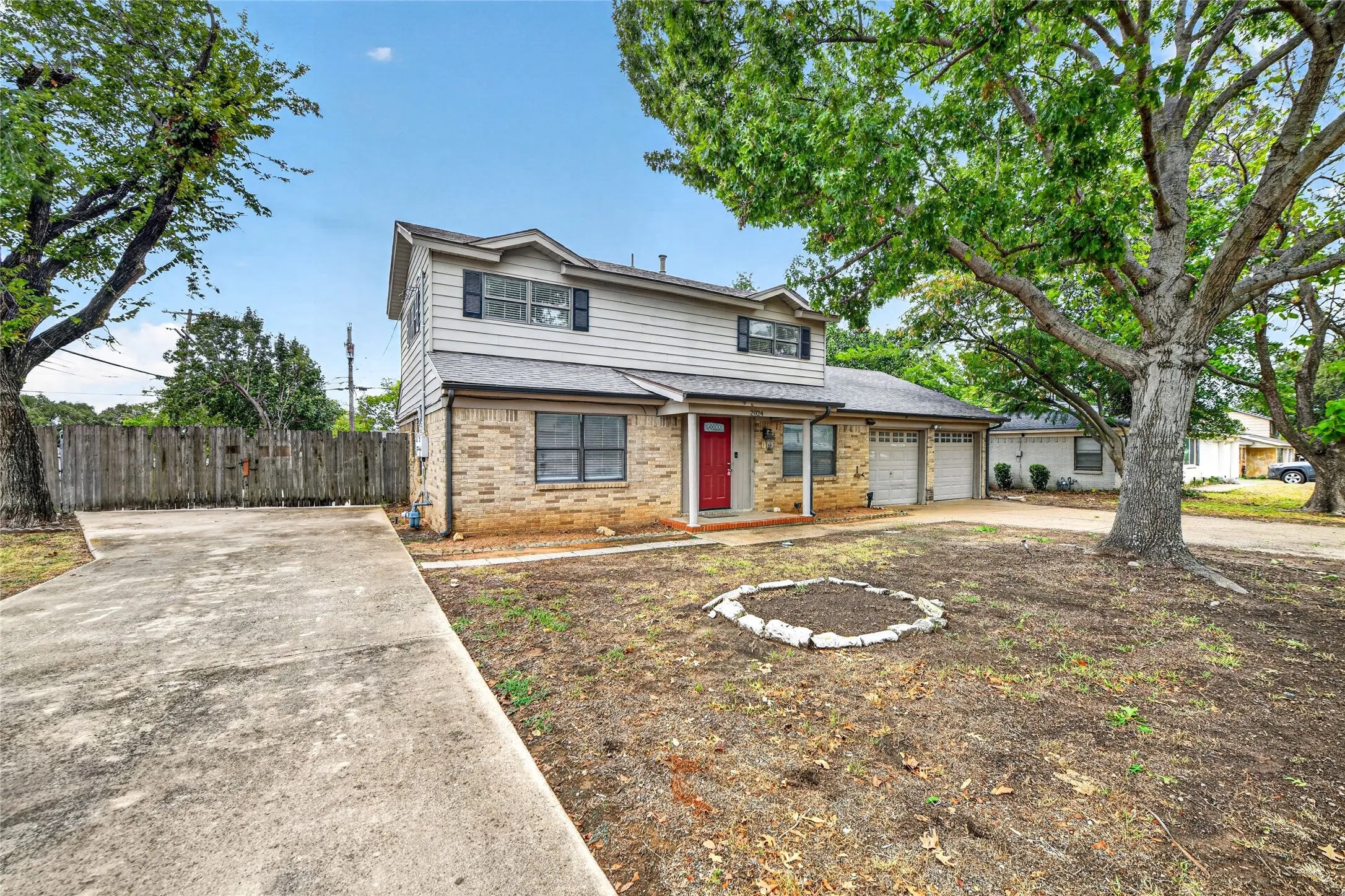 Single Family Residence For Rent in Tarrant County , 2024 Charleston Drive, Bedford, Texas 76022, 4 Bedroom, 2 Bathroom, 2 Garage spaces, 1,648 Sqft, built in 1965, mls#21403650, Real Estate Agent in Bedford, Homes For Rent in Tarrant county, Homes For Rent in Bedford, Realtor in Bedford Texas, Real Estate Brokerage Independent Realty Texas, Luminita Cordes Realtor
