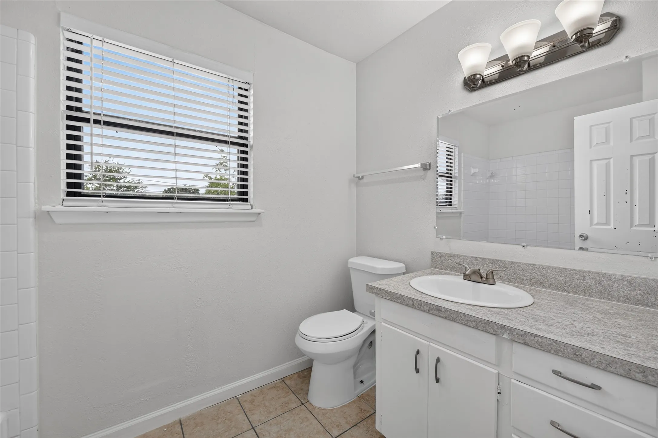 Single Family Residence For Rent in Tarrant County , 2024 Charleston Drive, Bedford, Texas 76022, 4 Bedroom, 2 Bathroom, 2 Garage spaces, 1,648 Sqft, built in 1965, mls#21403650, Real Estate Agent in Bedford, Homes For Rent in Tarrant county, Homes For Rent in Bedford, Realtor in Bedford Texas, Real Estate Brokerage Independent Realty Texas, Luminita Cordes Realtor