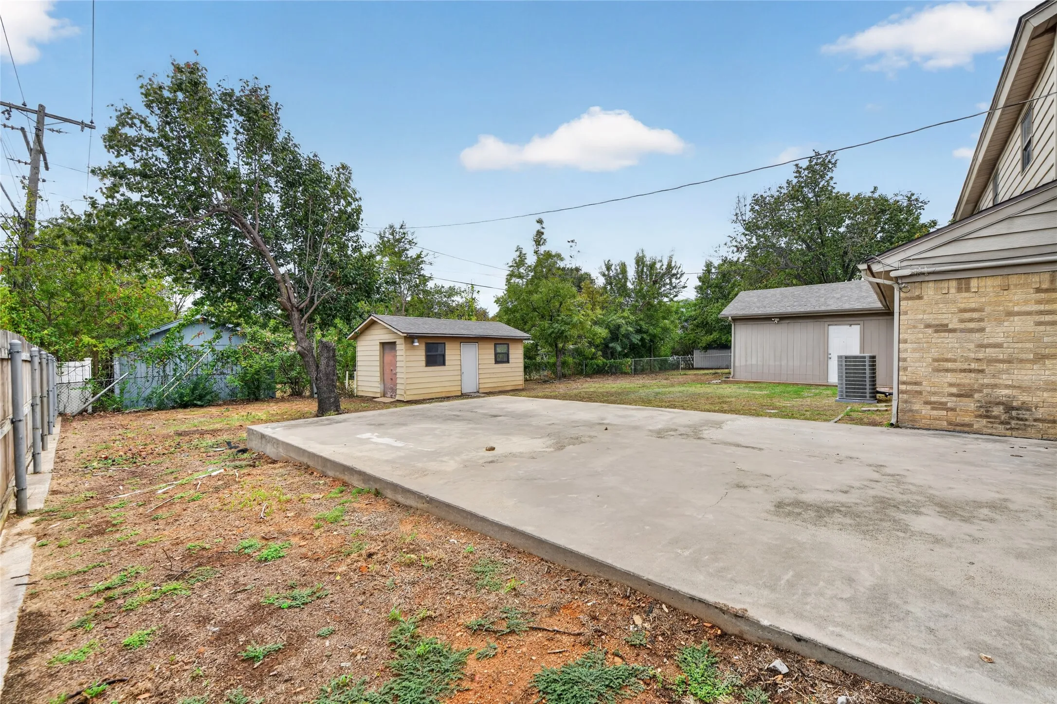 Single Family Residence For Rent in Tarrant County , 2024 Charleston Drive, Bedford, Texas 76022, 4 Bedroom, 2 Bathroom, 2 Garage spaces, 1,648 Sqft, built in 1965, mls#21403650, Real Estate Agent in Bedford, Homes For Rent in Tarrant county, Homes For Rent in Bedford, Realtor in Bedford Texas, Real Estate Brokerage Independent Realty Texas, Luminita Cordes Realtor