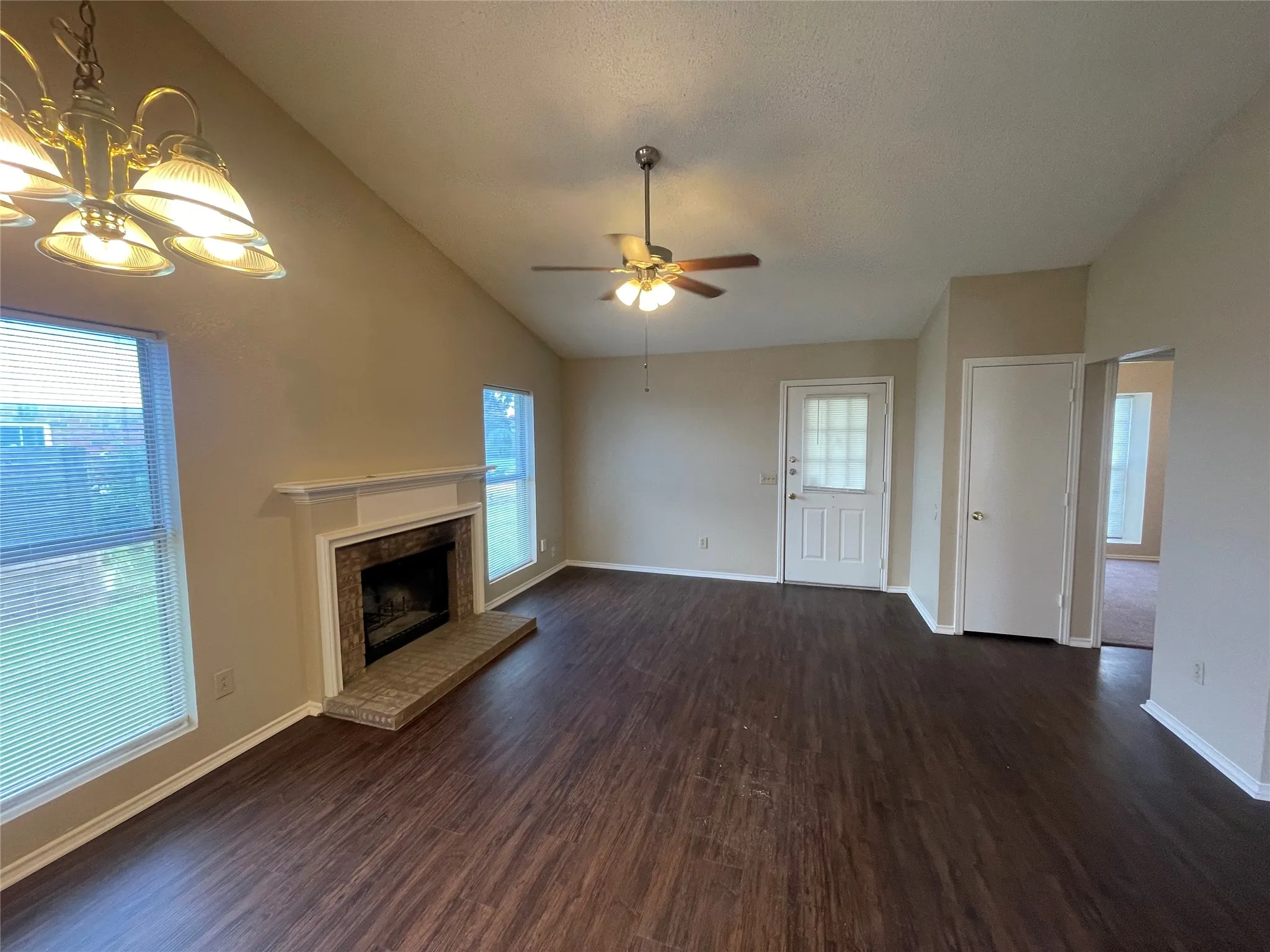 Duplex For Rent in Dallas County , 7614 Cousteau Drive, Rowlett, Texas 75088, 2 Bedroom, 2 Bathroom, 2 Garage spaces, 1,036 Sqft, built in 1987, mls#21403652, Real Estate Agent in Rowlett, Homes For Rent in Dallas county, Homes For Rent in Rowlett, Realtor in Rowlett Texas, Real Estate Brokerage Independent Realty Texas, Luminita Cordes Realtor