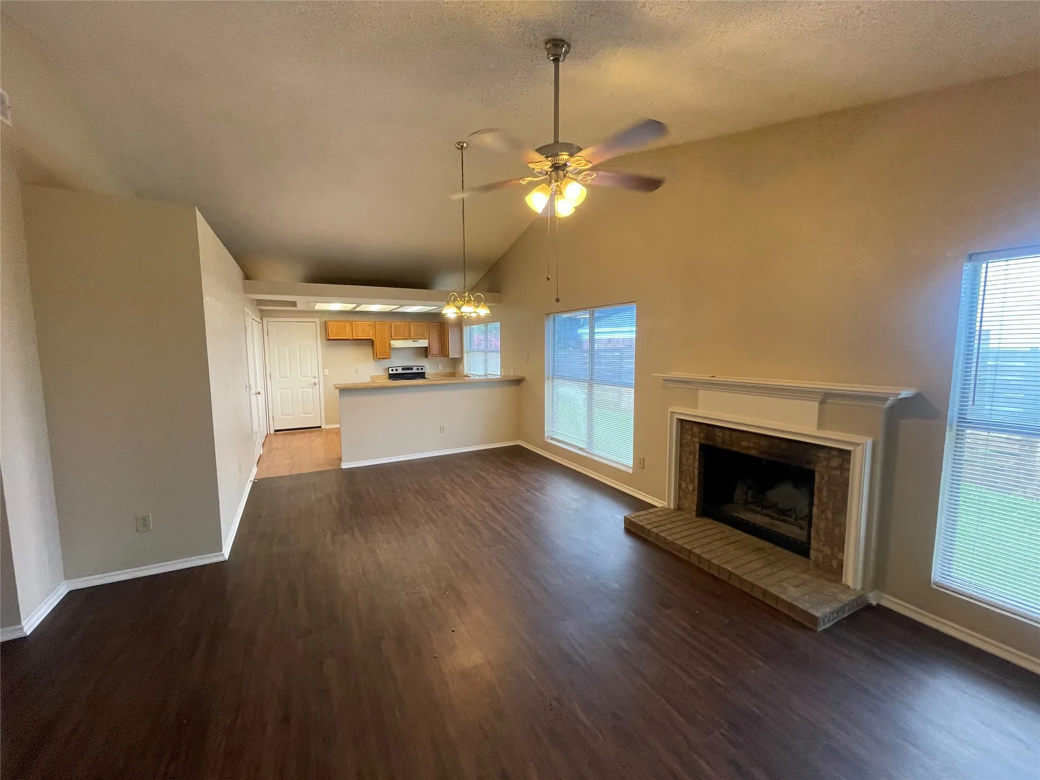 Duplex For Rent in Dallas County , 7614 Cousteau Drive, Rowlett, Texas 75088, 2 Bedroom, 2 Bathroom, 2 Garage spaces, 1,036 Sqft, built in 1987, mls#21403652, Real Estate Agent in Rowlett, Homes For Rent in Dallas county, Homes For Rent in Rowlett, Realtor in Rowlett Texas, Real Estate Brokerage Independent Realty Texas, Luminita Cordes Realtor