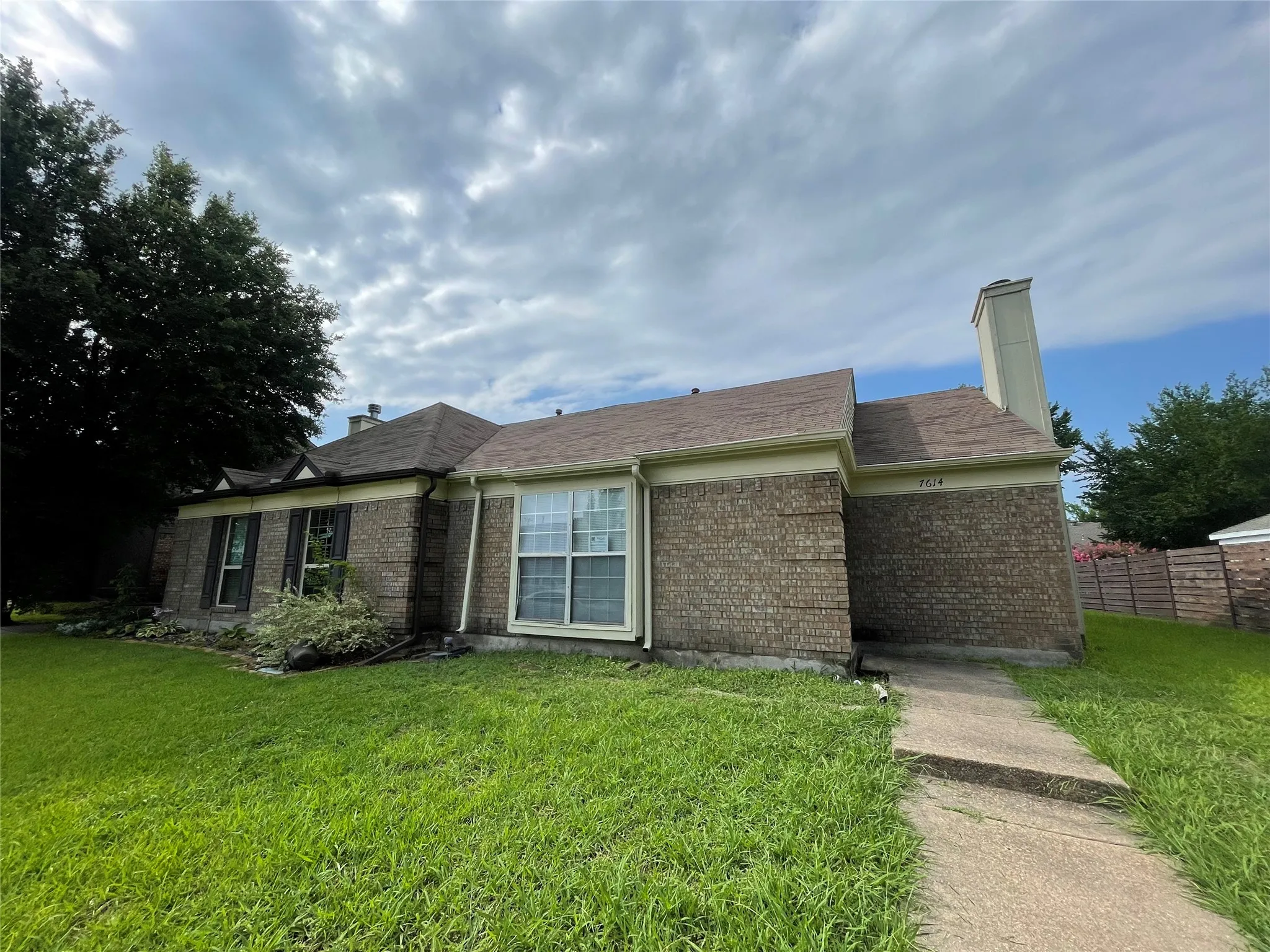 Duplex For Rent in Dallas County , 7614 Cousteau Drive, Rowlett, Texas 75088, 2 Bedroom, 2 Bathroom, 2 Garage spaces, 1,036 Sqft, built in 1987, mls#21403652, Real Estate Agent in Rowlett, Homes For Rent in Dallas county, Homes For Rent in Rowlett, Realtor in Rowlett Texas, Real Estate Brokerage Independent Realty Texas, Luminita Cordes Realtor