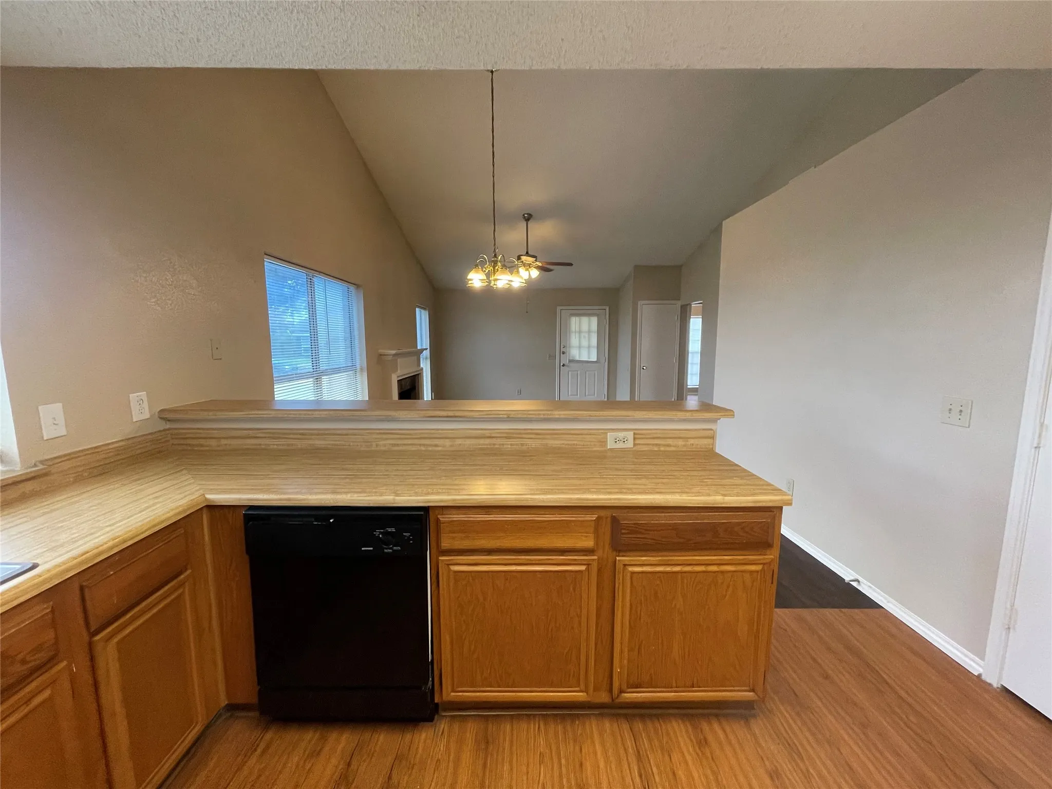 Duplex For Rent in Dallas County , 7614 Cousteau Drive, Rowlett, Texas 75088, 2 Bedroom, 2 Bathroom, 2 Garage spaces, 1,036 Sqft, built in 1987, mls#21403652, Real Estate Agent in Rowlett, Homes For Rent in Dallas county, Homes For Rent in Rowlett, Realtor in Rowlett Texas, Real Estate Brokerage Independent Realty Texas, Luminita Cordes Realtor