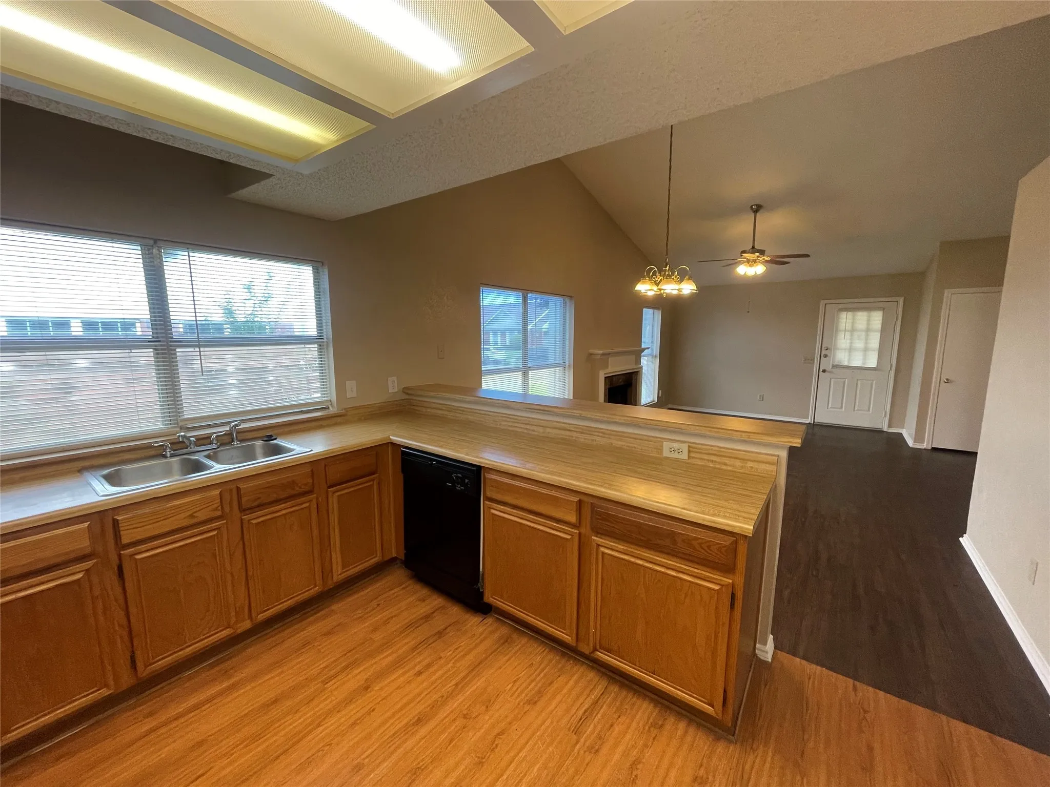 Duplex For Rent in Dallas County , 7614 Cousteau Drive, Rowlett, Texas 75088, 2 Bedroom, 2 Bathroom, 2 Garage spaces, 1,036 Sqft, built in 1987, mls#21403652, Real Estate Agent in Rowlett, Homes For Rent in Dallas county, Homes For Rent in Rowlett, Realtor in Rowlett Texas, Real Estate Brokerage Independent Realty Texas, Luminita Cordes Realtor