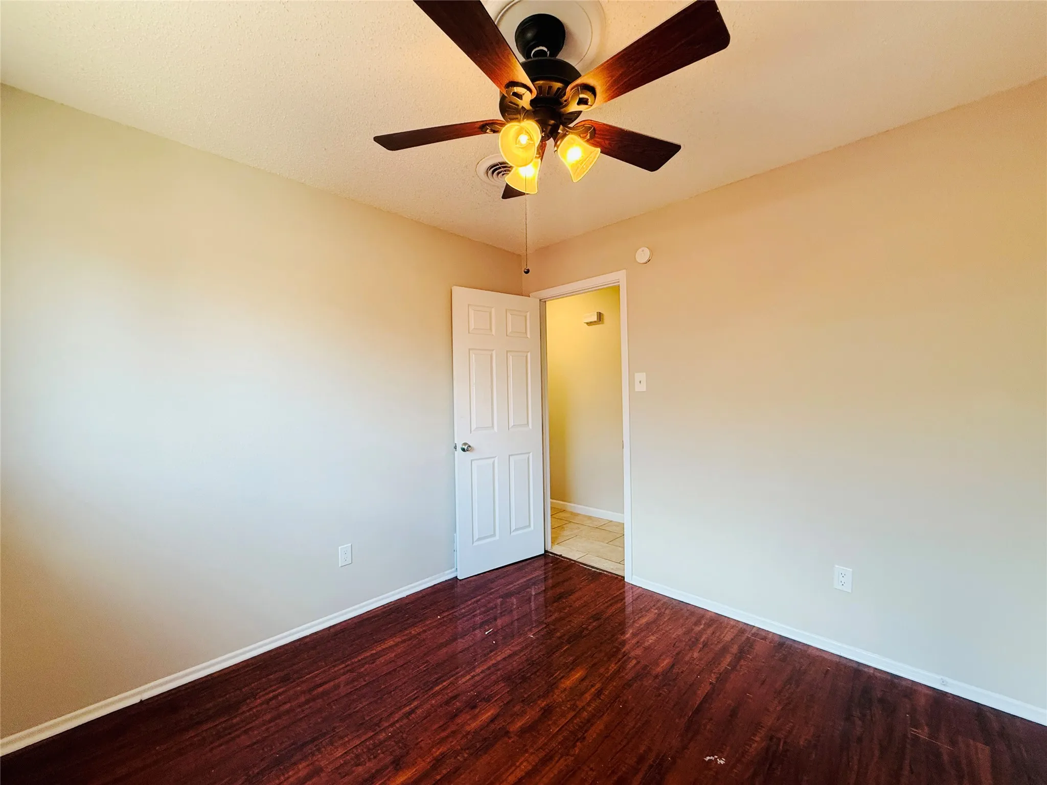 Single Family Residence For Sale in Midland County , 4629 Versailles Drive, Midland, Texas 79703, 3 Bedroom, 2 Bathroom, Garage spaces, 1,151 Sqft, built in 1958, mls#21403629, Real Estate Agent in Midland, Homes For Sale in Midland county, Homes For Sale in Midland, Realtor in Midland Texas, Real Estate Brokerage Independent Realty Texas, Luminita Cordes Realtor