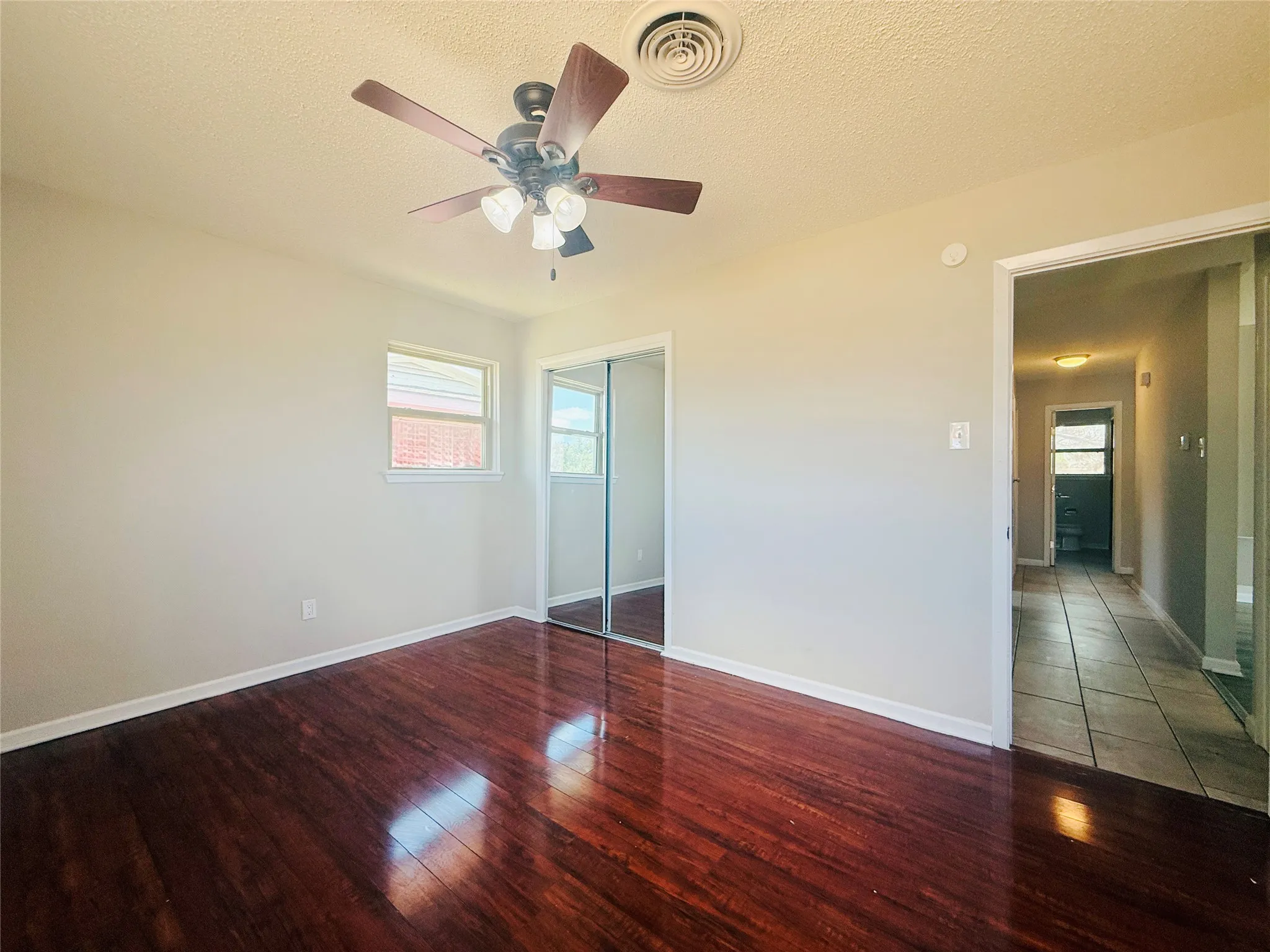Single Family Residence For Sale in Midland County , 4629 Versailles Drive, Midland, Texas 79703, 3 Bedroom, 2 Bathroom, Garage spaces, 1,151 Sqft, built in 1958, mls#21403629, Real Estate Agent in Midland, Homes For Sale in Midland county, Homes For Sale in Midland, Realtor in Midland Texas, Real Estate Brokerage Independent Realty Texas, Luminita Cordes Realtor