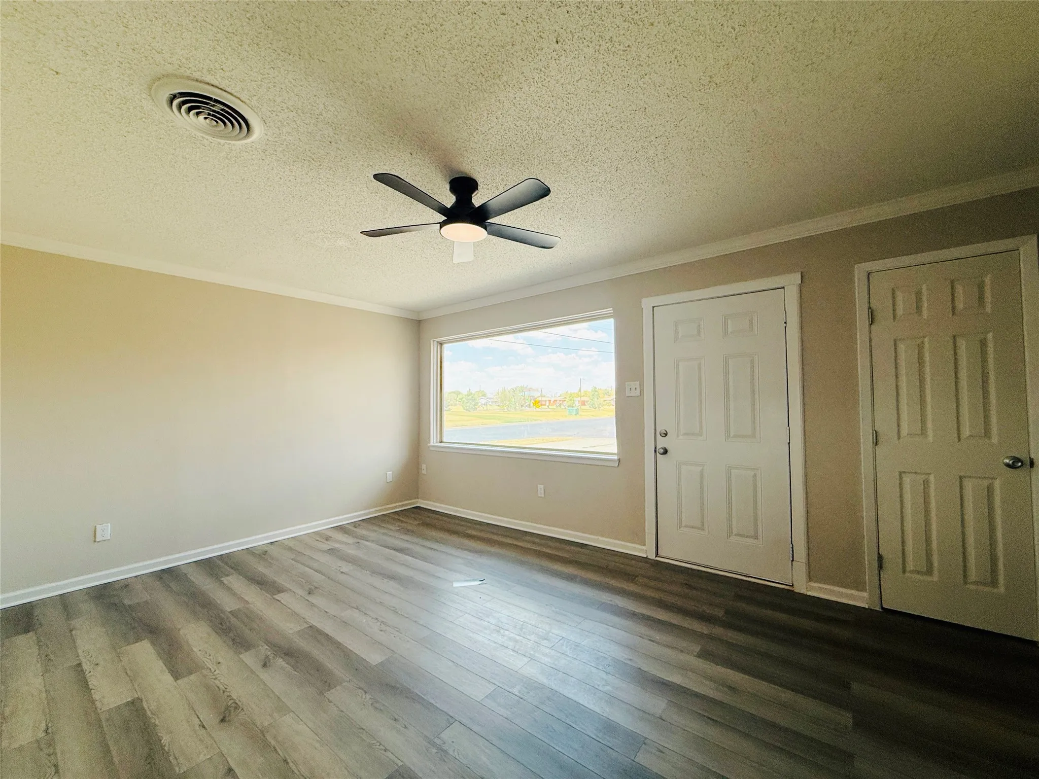 Single Family Residence For Sale in Midland County , 4629 Versailles Drive, Midland, Texas 79703, 3 Bedroom, 2 Bathroom, Garage spaces, 1,151 Sqft, built in 1958, mls#21403629, Real Estate Agent in Midland, Homes For Sale in Midland county, Homes For Sale in Midland, Realtor in Midland Texas, Real Estate Brokerage Independent Realty Texas, Luminita Cordes Realtor