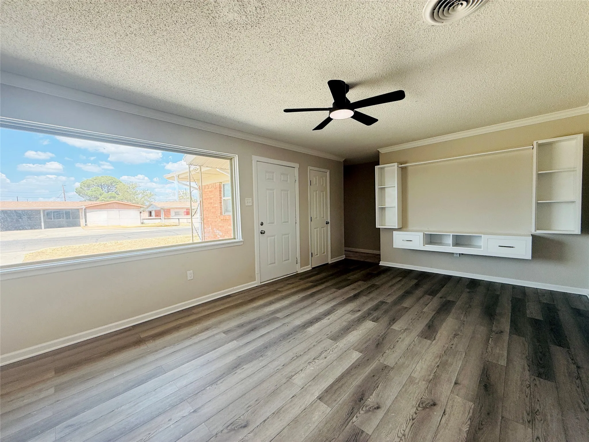 Single Family Residence For Sale in Midland County , 4629 Versailles Drive, Midland, Texas 79703, 3 Bedroom, 2 Bathroom, Garage spaces, 1,151 Sqft, built in 1958, mls#21403629, Real Estate Agent in Midland, Homes For Sale in Midland county, Homes For Sale in Midland, Realtor in Midland Texas, Real Estate Brokerage Independent Realty Texas, Luminita Cordes Realtor