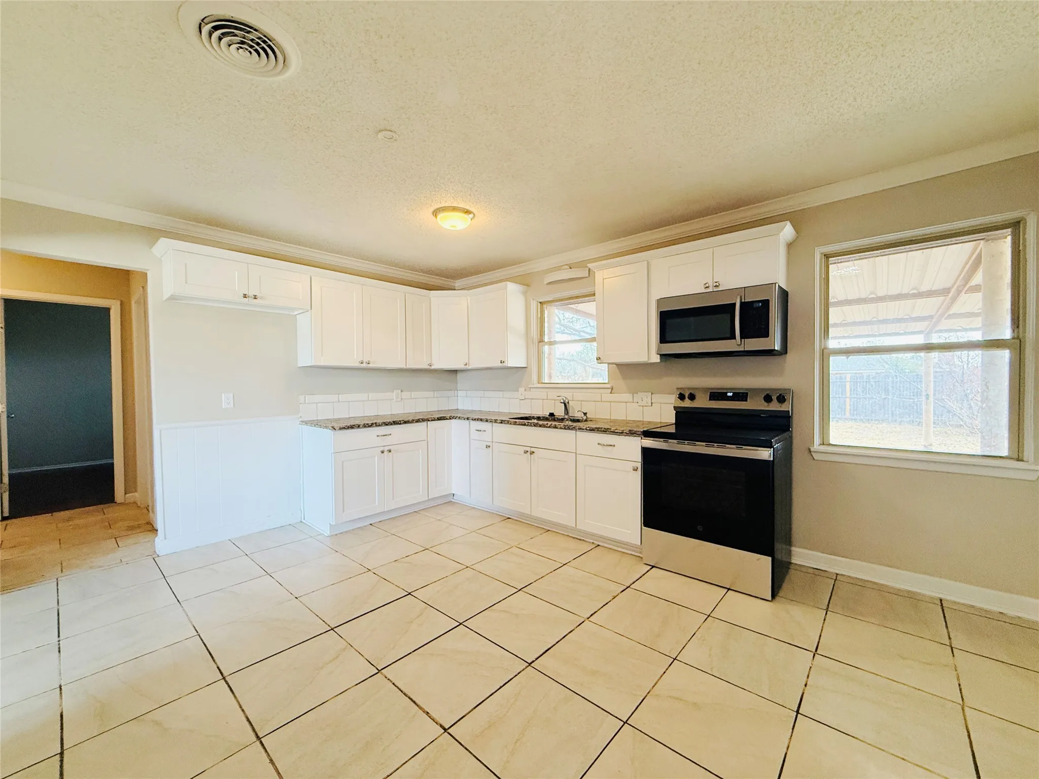 Single Family Residence For Sale in Midland County , 4629 Versailles Drive, Midland, Texas 79703, 3 Bedroom, 2 Bathroom, Garage spaces, 1,151 Sqft, built in 1958, mls#21403629, Real Estate Agent in Midland, Homes For Sale in Midland county, Homes For Sale in Midland, Realtor in Midland Texas, Real Estate Brokerage Independent Realty Texas, Luminita Cordes Realtor