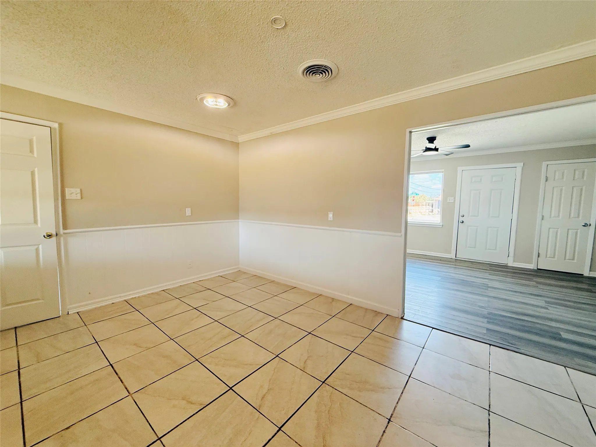 Single Family Residence For Sale in Midland County , 4629 Versailles Drive, Midland, Texas 79703, 3 Bedroom, 2 Bathroom, Garage spaces, 1,151 Sqft, built in 1958, mls#21403629, Real Estate Agent in Midland, Homes For Sale in Midland county, Homes For Sale in Midland, Realtor in Midland Texas, Real Estate Brokerage Independent Realty Texas, Luminita Cordes Realtor