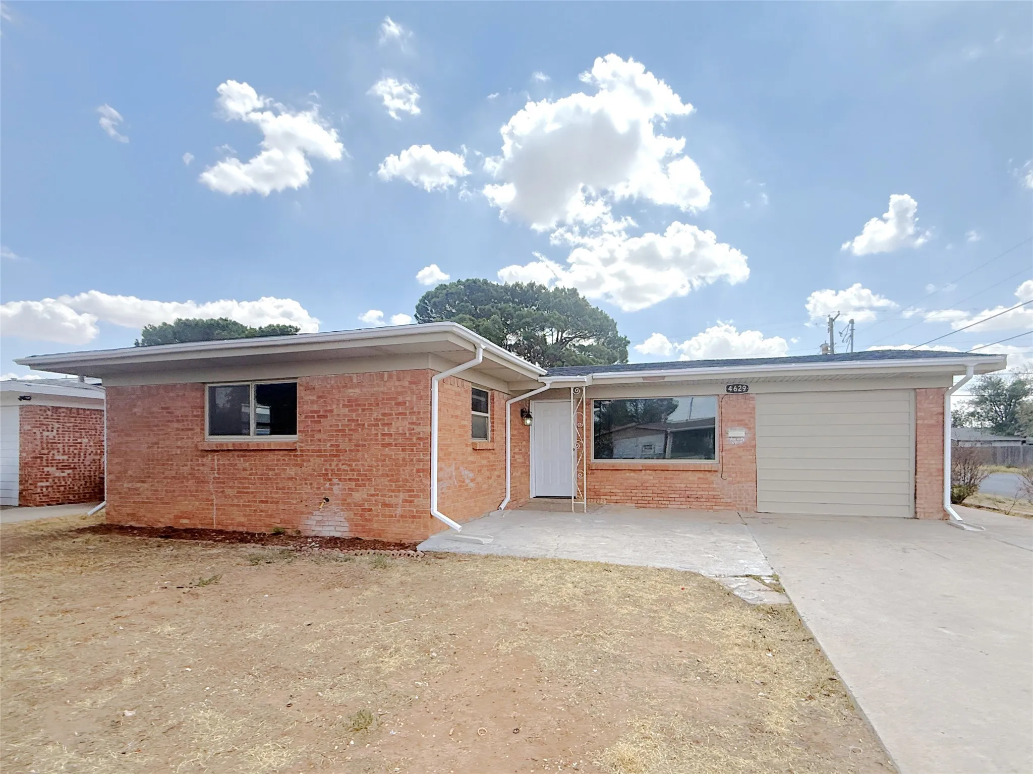 Single Family Residence For Sale in Midland County , 4629 Versailles Drive, Midland, Texas 79703, 3 Bedroom, 2 Bathroom, Garage spaces, 1,151 Sqft, built in 1958, mls#21403629, Real Estate Agent in Midland, Homes For Sale in Midland county, Homes For Sale in Midland, Realtor in Midland Texas, Real Estate Brokerage Independent Realty Texas, Luminita Cordes Realtor