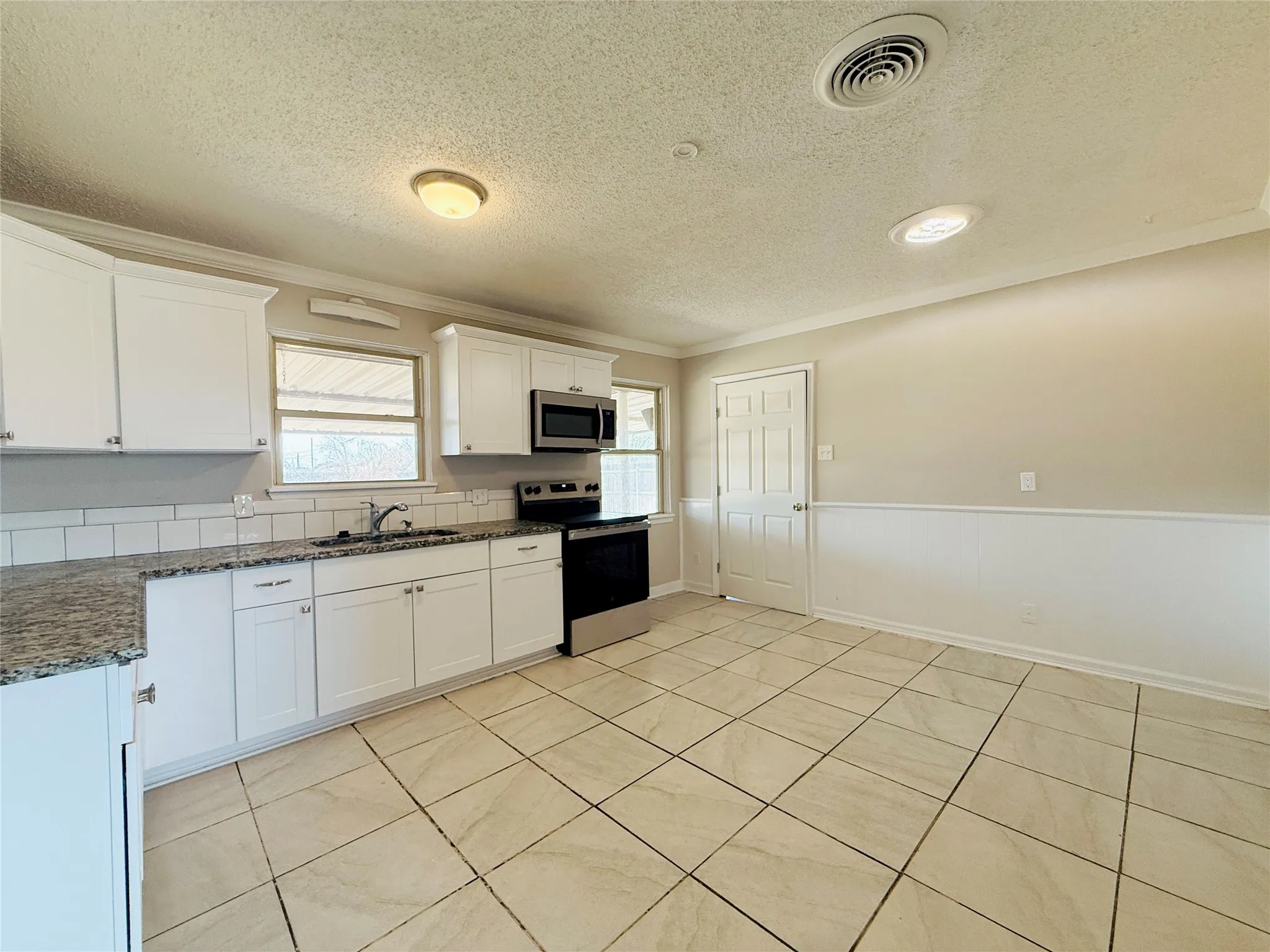 Single Family Residence For Sale in Midland County , 4629 Versailles Drive, Midland, Texas 79703, 3 Bedroom, 2 Bathroom, Garage spaces, 1,151 Sqft, built in 1958, mls#21403629, Real Estate Agent in Midland, Homes For Sale in Midland county, Homes For Sale in Midland, Realtor in Midland Texas, Real Estate Brokerage Independent Realty Texas, Luminita Cordes Realtor