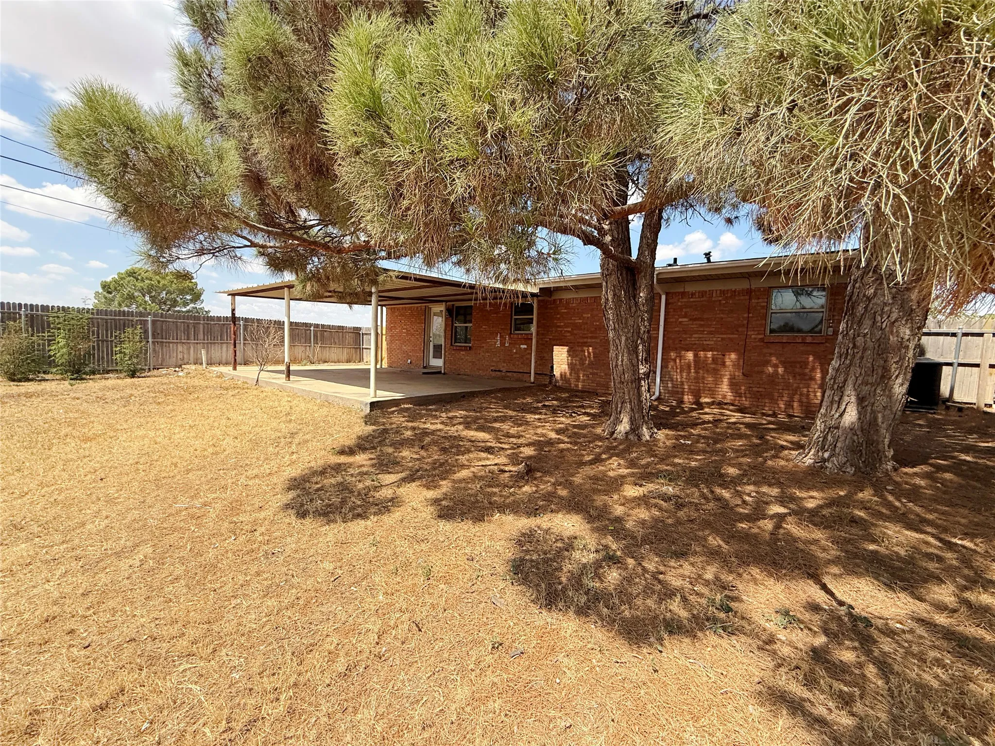 Single Family Residence For Sale in Midland County , 4629 Versailles Drive, Midland, Texas 79703, 3 Bedroom, 2 Bathroom, Garage spaces, 1,151 Sqft, built in 1958, mls#21403629, Real Estate Agent in Midland, Homes For Sale in Midland county, Homes For Sale in Midland, Realtor in Midland Texas, Real Estate Brokerage Independent Realty Texas, Luminita Cordes Realtor