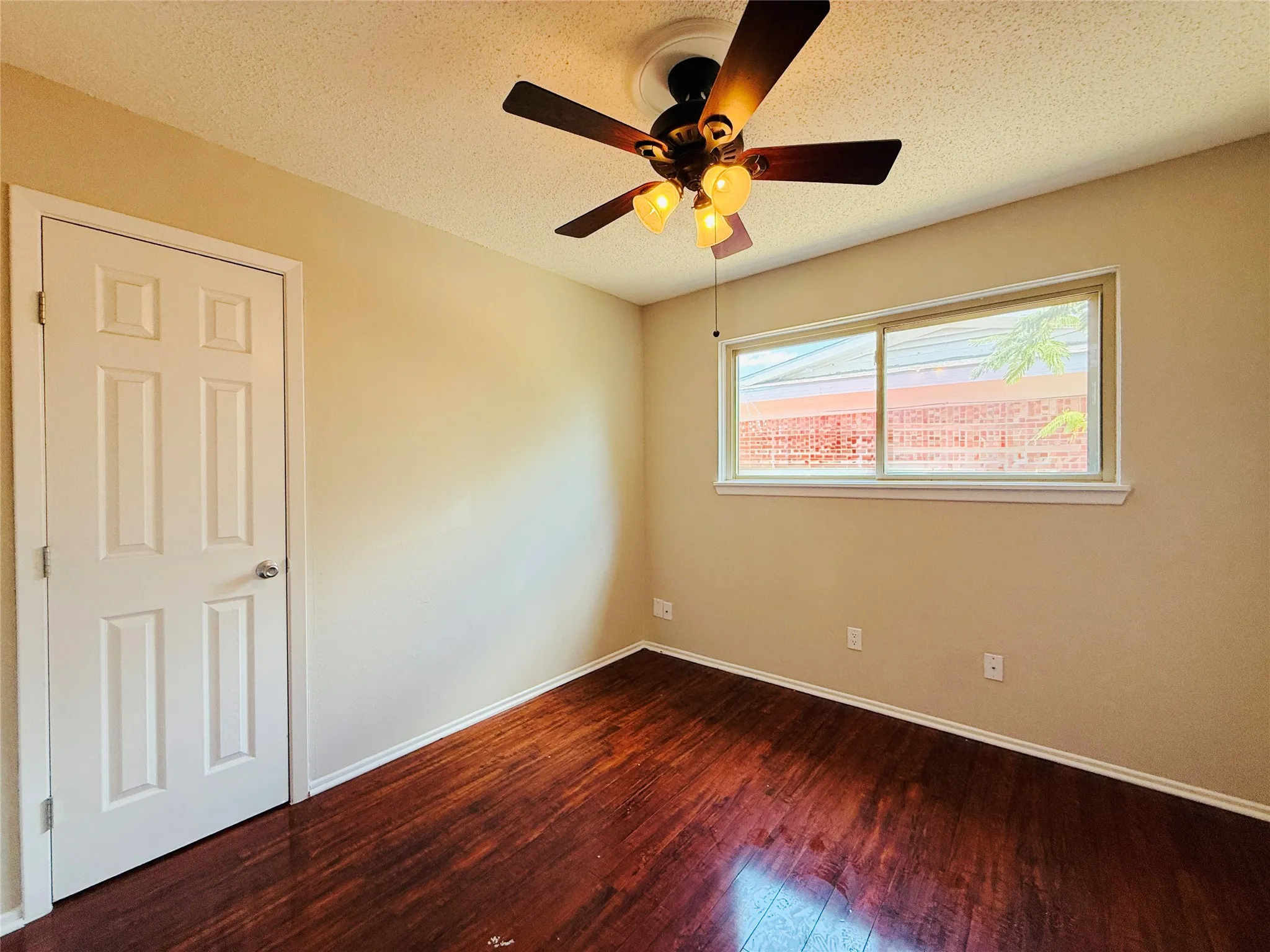 Single Family Residence For Sale in Midland County , 4629 Versailles Drive, Midland, Texas 79703, 3 Bedroom, 2 Bathroom, Garage spaces, 1,151 Sqft, built in 1958, mls#21403629, Real Estate Agent in Midland, Homes For Sale in Midland county, Homes For Sale in Midland, Realtor in Midland Texas, Real Estate Brokerage Independent Realty Texas, Luminita Cordes Realtor