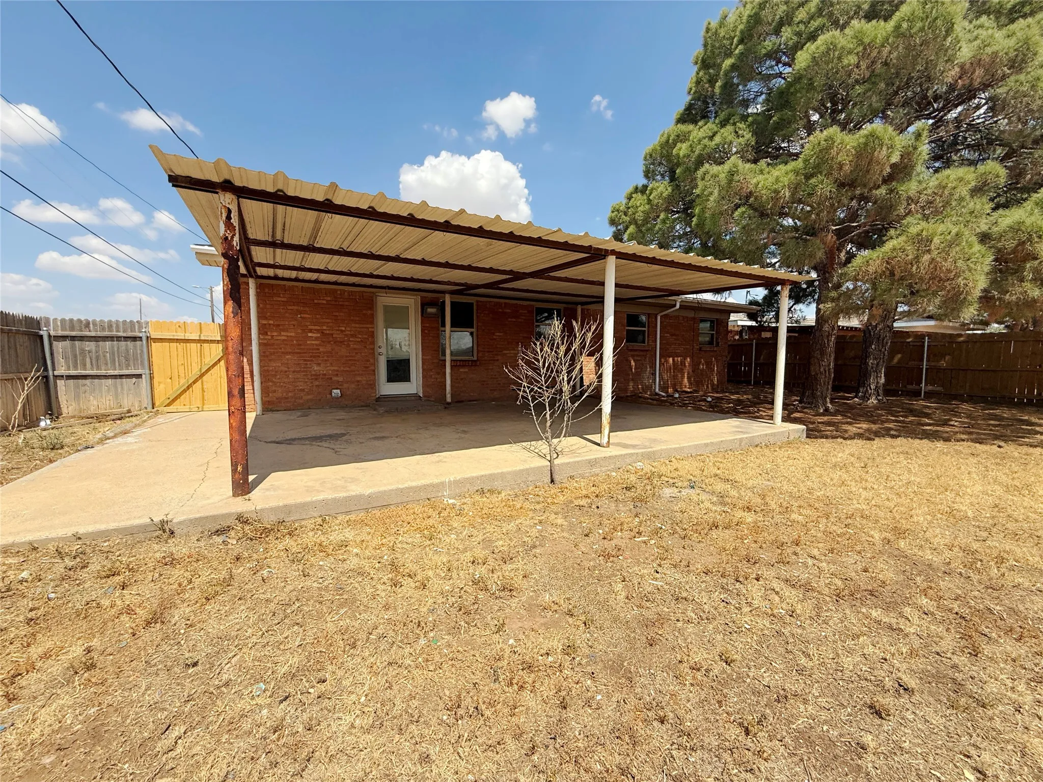 Single Family Residence For Sale in Midland County , 4629 Versailles Drive, Midland, Texas 79703, 3 Bedroom, 2 Bathroom, Garage spaces, 1,151 Sqft, built in 1958, mls#21403629, Real Estate Agent in Midland, Homes For Sale in Midland county, Homes For Sale in Midland, Realtor in Midland Texas, Real Estate Brokerage Independent Realty Texas, Luminita Cordes Realtor