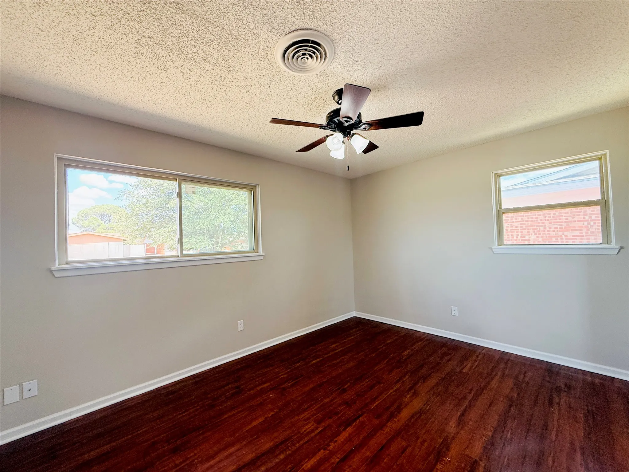 Single Family Residence For Sale in Midland County , 4629 Versailles Drive, Midland, Texas 79703, 3 Bedroom, 2 Bathroom, Garage spaces, 1,151 Sqft, built in 1958, mls#21403629, Real Estate Agent in Midland, Homes For Sale in Midland county, Homes For Sale in Midland, Realtor in Midland Texas, Real Estate Brokerage Independent Realty Texas, Luminita Cordes Realtor