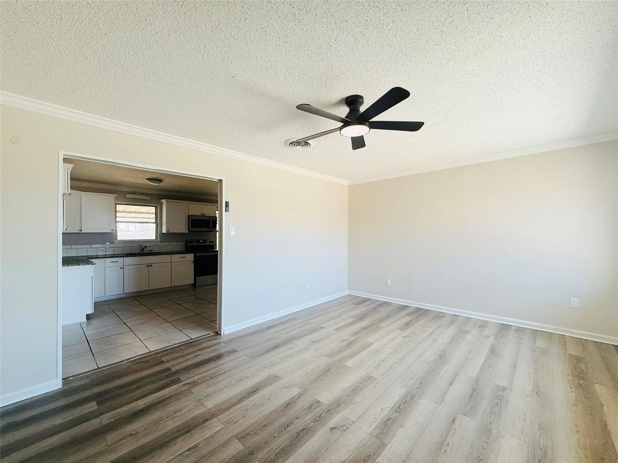 Single Family Residence For Sale in Midland County , 4629 Versailles Drive, Midland, Texas 79703, 3 Bedroom, 2 Bathroom, Garage spaces, 1,151 Sqft, built in 1958, mls#21403629, Real Estate Agent in Midland, Homes For Sale in Midland county, Homes For Sale in Midland, Realtor in Midland Texas, Real Estate Brokerage Independent Realty Texas, Luminita Cordes Realtor