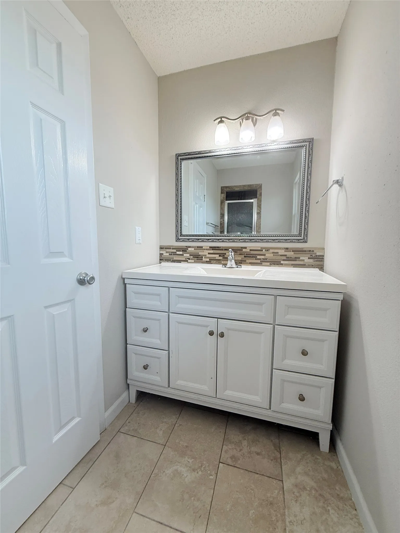 Single Family Residence For Sale in Midland County , 4629 Versailles Drive, Midland, Texas 79703, 3 Bedroom, 2 Bathroom, Garage spaces, 1,151 Sqft, built in 1958, mls#21403629, Real Estate Agent in Midland, Homes For Sale in Midland county, Homes For Sale in Midland, Realtor in Midland Texas, Real Estate Brokerage Independent Realty Texas, Luminita Cordes Realtor