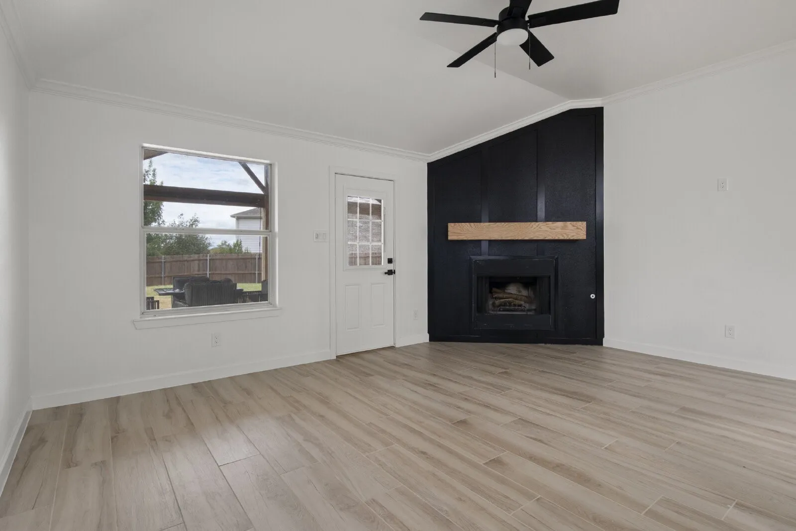 Single Family Residence For Rent in Tarrant County , 8275 Horse Whisper Lane, Fort Worth, Texas 76131, 3 Bedroom, 2 Bathroom, 2 Garage spaces, 1,949 Sqft, built in 2003, mls#21403656, Real Estate Agent in Fort Worth, Homes For Rent in Tarrant county, Homes For Rent in Fort Worth, Realtor in Fort Worth Texas, Real Estate Brokerage Independent Realty Texas, Luminita Cordes Realtor
