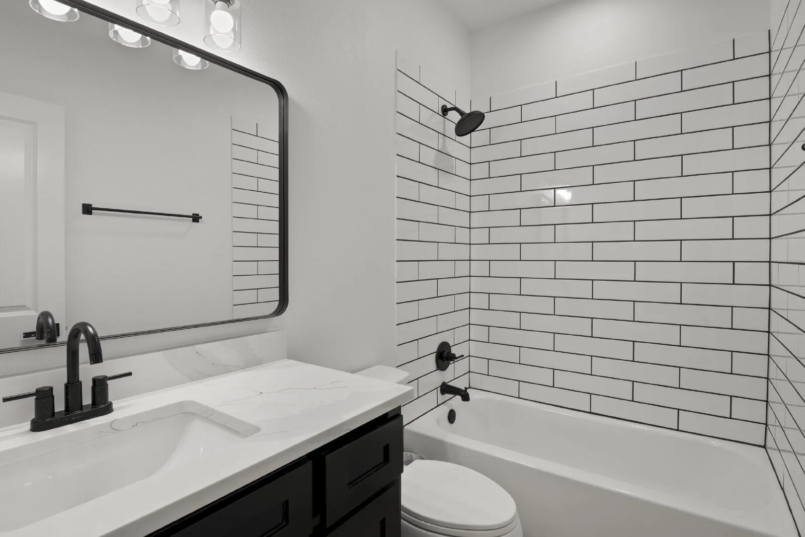 Single Family Residence For Rent in Tarrant County , 8275 Horse Whisper Lane, Fort Worth, Texas 76131, 3 Bedroom, 2 Bathroom, 2 Garage spaces, 1,949 Sqft, built in 2003, mls#21403656, Real Estate Agent in Fort Worth, Homes For Rent in Tarrant county, Homes For Rent in Fort Worth, Realtor in Fort Worth Texas, Real Estate Brokerage Independent Realty Texas, Luminita Cordes Realtor
