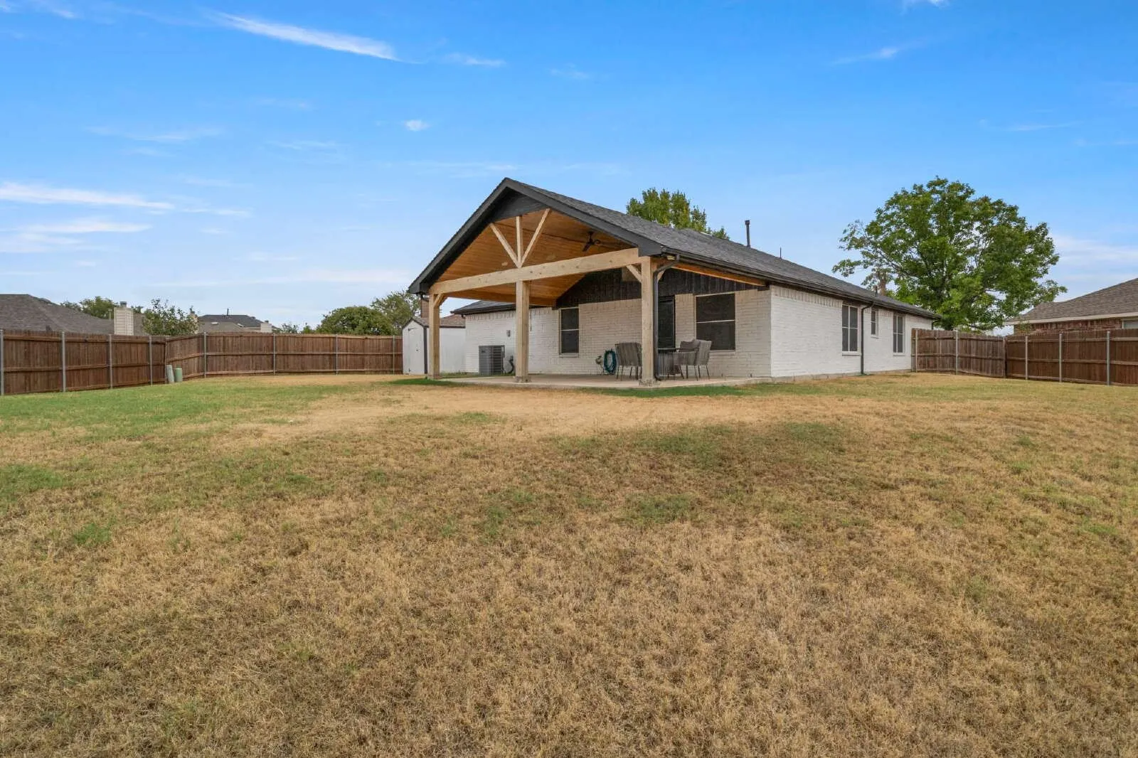 Single Family Residence For Rent in Tarrant County , 8275 Horse Whisper Lane, Fort Worth, Texas 76131, 3 Bedroom, 2 Bathroom, 2 Garage spaces, 1,949 Sqft, built in 2003, mls#21403656, Real Estate Agent in Fort Worth, Homes For Rent in Tarrant county, Homes For Rent in Fort Worth, Realtor in Fort Worth Texas, Real Estate Brokerage Independent Realty Texas, Luminita Cordes Realtor