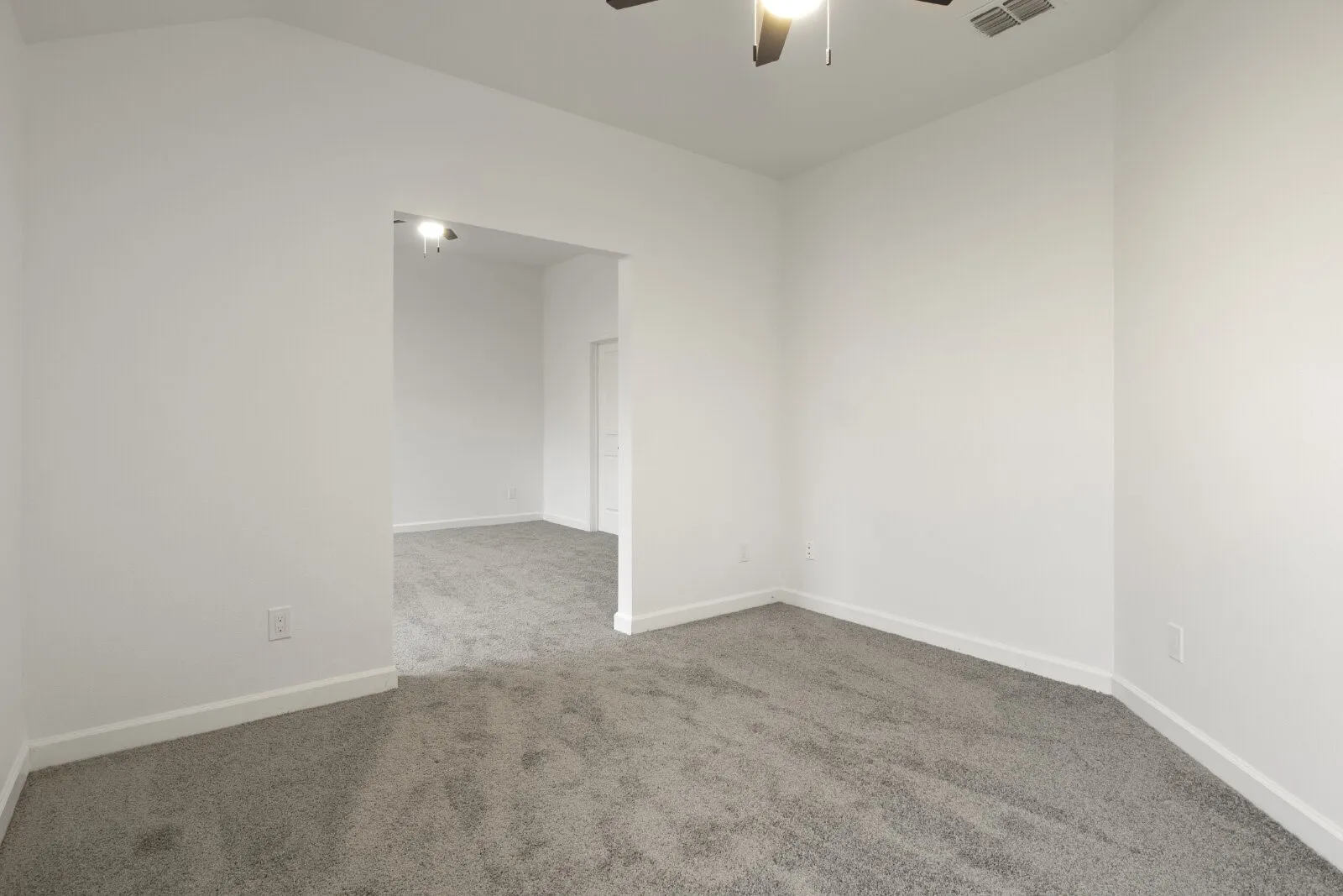 Single Family Residence For Rent in Tarrant County , 8275 Horse Whisper Lane, Fort Worth, Texas 76131, 3 Bedroom, 2 Bathroom, 2 Garage spaces, 1,949 Sqft, built in 2003, mls#21403656, Real Estate Agent in Fort Worth, Homes For Rent in Tarrant county, Homes For Rent in Fort Worth, Realtor in Fort Worth Texas, Real Estate Brokerage Independent Realty Texas, Luminita Cordes Realtor