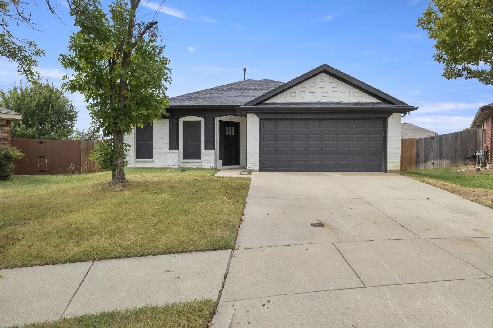 Single Family Residence For Rent in Tarrant County , 8275 Horse Whisper Lane, Fort Worth, Texas 76131, 3 Bedroom, 2 Bathroom, 2 Garage spaces, 1,949 Sqft, built in 2003, mls#21403656, Real Estate Agent in Fort Worth, Homes For Rent in Tarrant county, Homes For Rent in Fort Worth, Realtor in Fort Worth Texas, Real Estate Brokerage Independent Realty Texas, Luminita Cordes Realtor