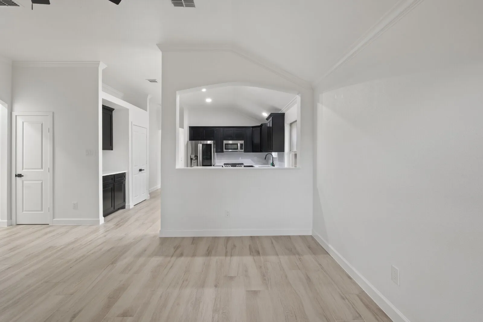 Single Family Residence For Rent in Tarrant County , 8275 Horse Whisper Lane, Fort Worth, Texas 76131, 3 Bedroom, 2 Bathroom, 2 Garage spaces, 1,949 Sqft, built in 2003, mls#21403656, Real Estate Agent in Fort Worth, Homes For Rent in Tarrant county, Homes For Rent in Fort Worth, Realtor in Fort Worth Texas, Real Estate Brokerage Independent Realty Texas, Luminita Cordes Realtor