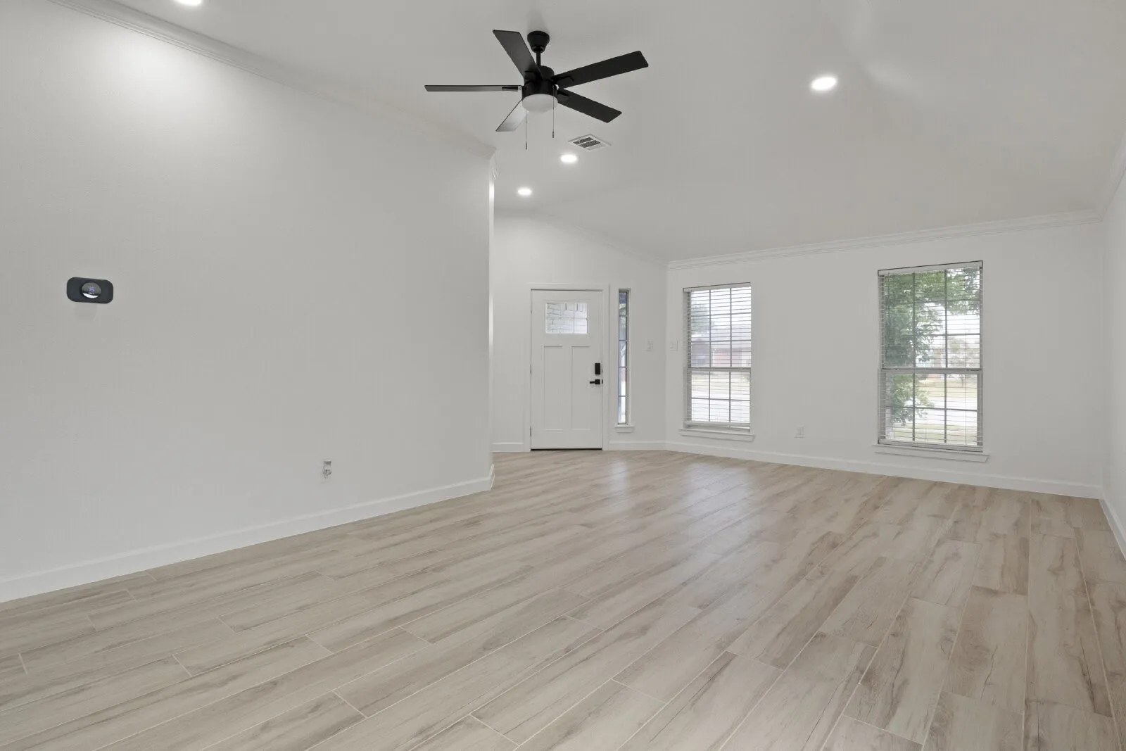 Single Family Residence For Rent in Tarrant County , 8275 Horse Whisper Lane, Fort Worth, Texas 76131, 3 Bedroom, 2 Bathroom, 2 Garage spaces, 1,949 Sqft, built in 2003, mls#21403656, Real Estate Agent in Fort Worth, Homes For Rent in Tarrant county, Homes For Rent in Fort Worth, Realtor in Fort Worth Texas, Real Estate Brokerage Independent Realty Texas, Luminita Cordes Realtor