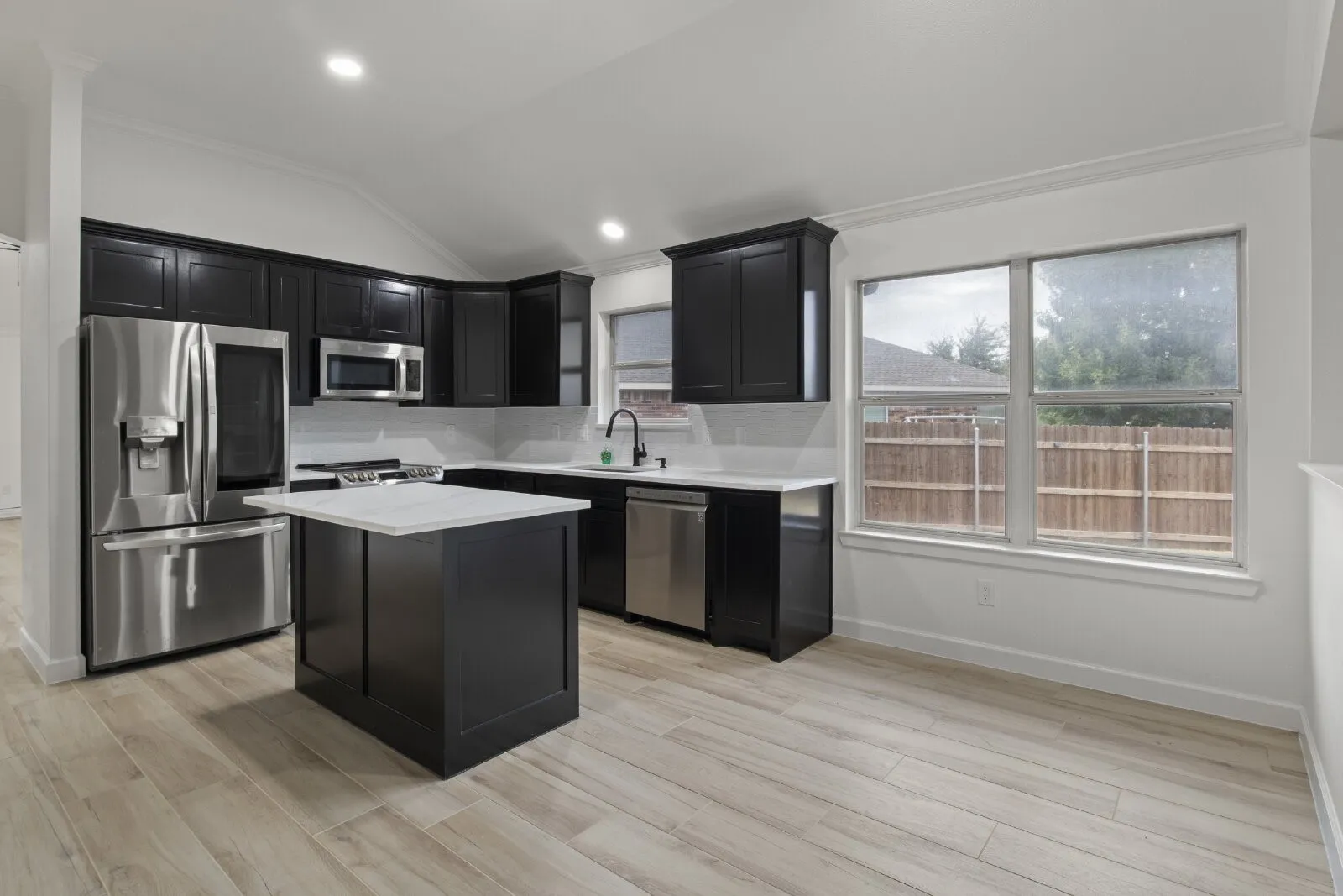 Single Family Residence For Rent in Tarrant County , 8275 Horse Whisper Lane, Fort Worth, Texas 76131, 3 Bedroom, 2 Bathroom, 2 Garage spaces, 1,949 Sqft, built in 2003, mls#21403656, Real Estate Agent in Fort Worth, Homes For Rent in Tarrant county, Homes For Rent in Fort Worth, Realtor in Fort Worth Texas, Real Estate Brokerage Independent Realty Texas, Luminita Cordes Realtor