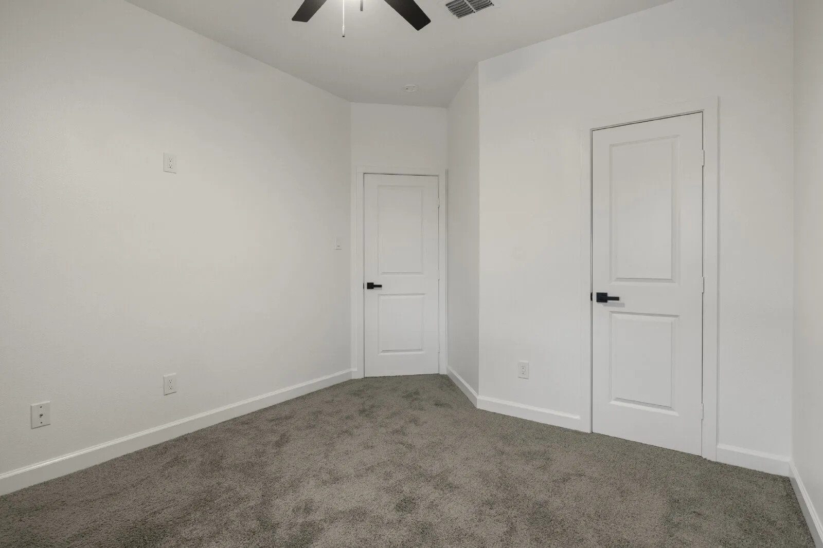 Single Family Residence For Rent in Tarrant County , 8275 Horse Whisper Lane, Fort Worth, Texas 76131, 3 Bedroom, 2 Bathroom, 2 Garage spaces, 1,949 Sqft, built in 2003, mls#21403656, Real Estate Agent in Fort Worth, Homes For Rent in Tarrant county, Homes For Rent in Fort Worth, Realtor in Fort Worth Texas, Real Estate Brokerage Independent Realty Texas, Luminita Cordes Realtor
