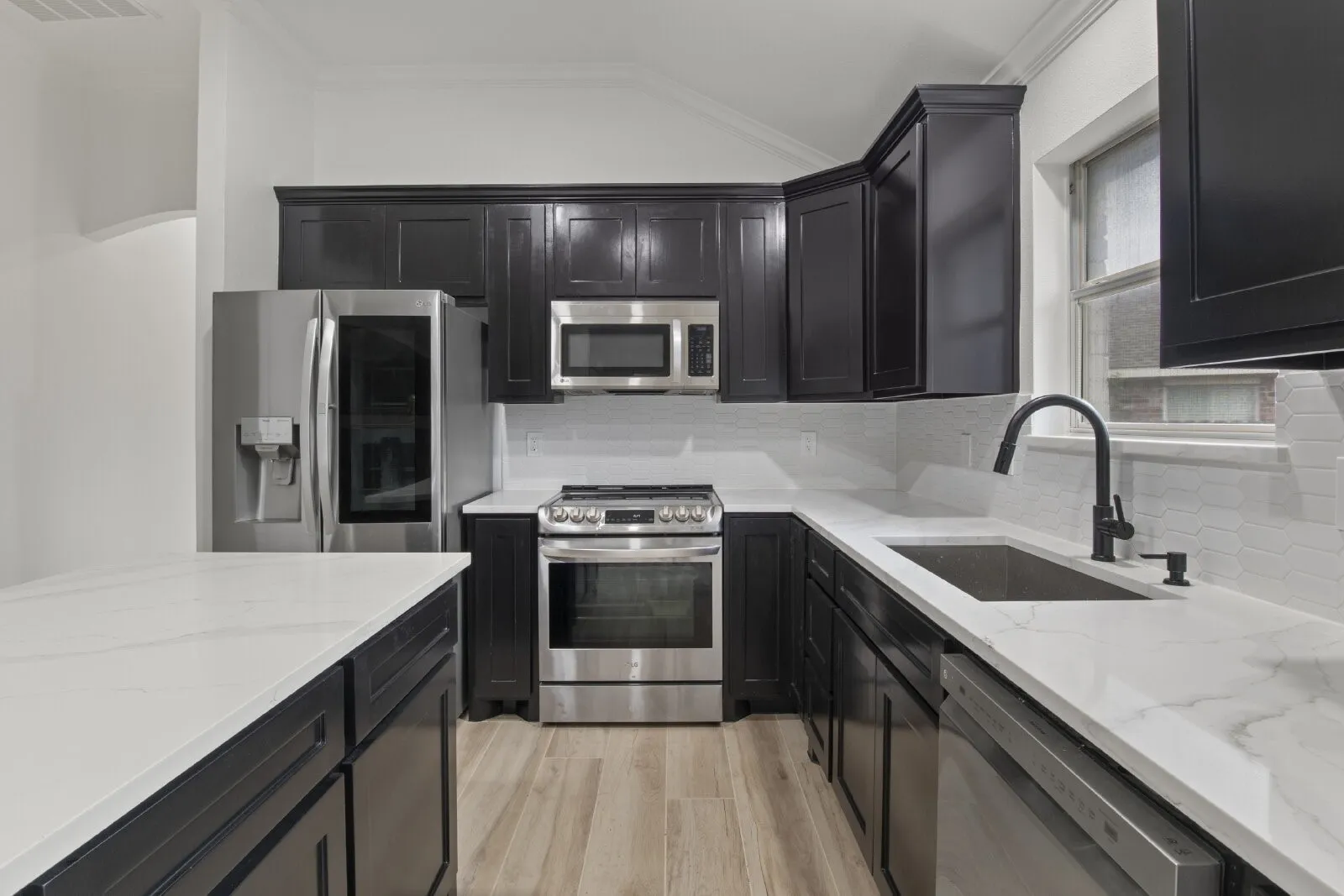 Single Family Residence For Rent in Tarrant County , 8275 Horse Whisper Lane, Fort Worth, Texas 76131, 3 Bedroom, 2 Bathroom, 2 Garage spaces, 1,949 Sqft, built in 2003, mls#21403656, Real Estate Agent in Fort Worth, Homes For Rent in Tarrant county, Homes For Rent in Fort Worth, Realtor in Fort Worth Texas, Real Estate Brokerage Independent Realty Texas, Luminita Cordes Realtor