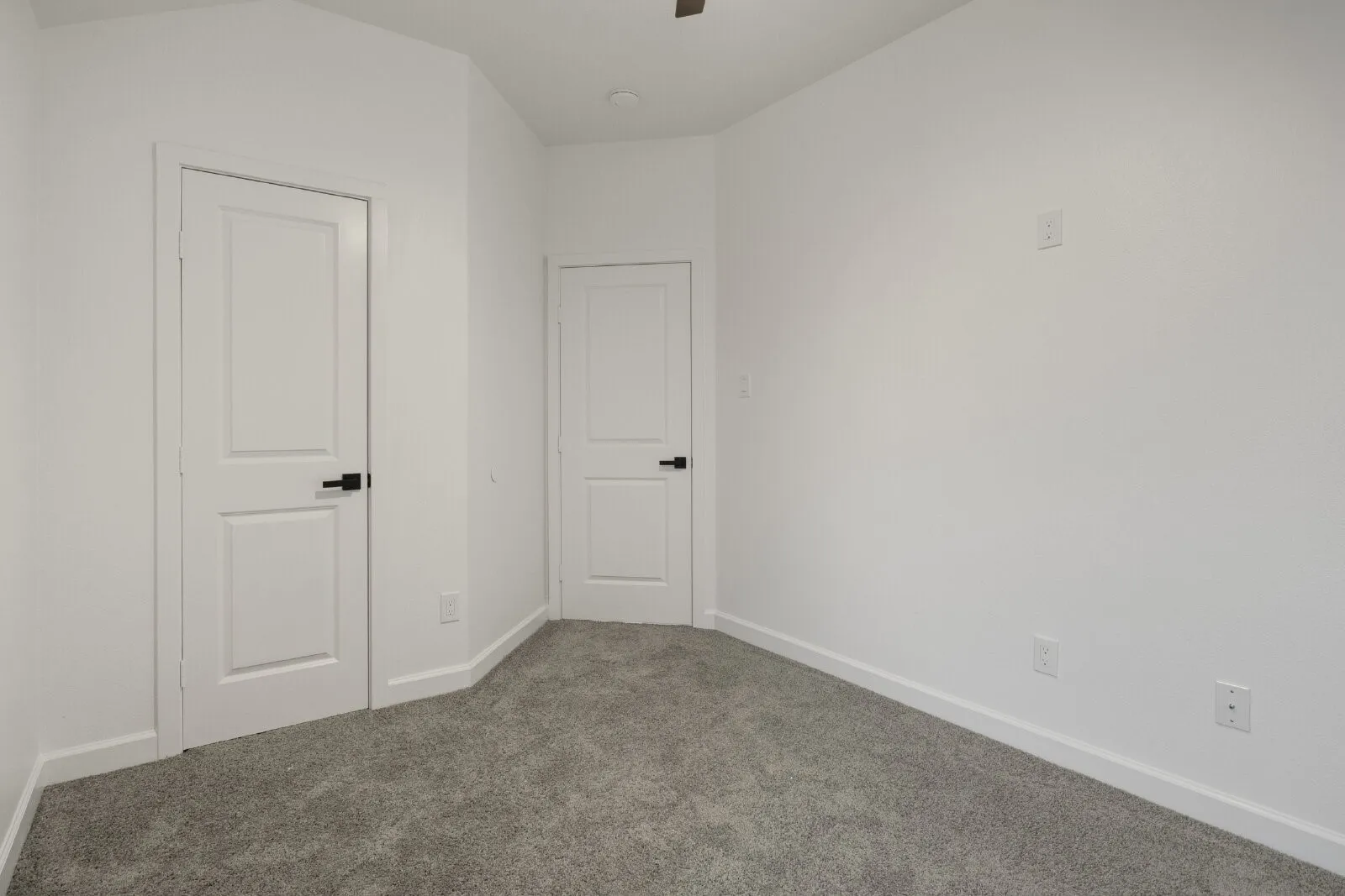 Single Family Residence For Rent in Tarrant County , 8275 Horse Whisper Lane, Fort Worth, Texas 76131, 3 Bedroom, 2 Bathroom, 2 Garage spaces, 1,949 Sqft, built in 2003, mls#21403656, Real Estate Agent in Fort Worth, Homes For Rent in Tarrant county, Homes For Rent in Fort Worth, Realtor in Fort Worth Texas, Real Estate Brokerage Independent Realty Texas, Luminita Cordes Realtor
