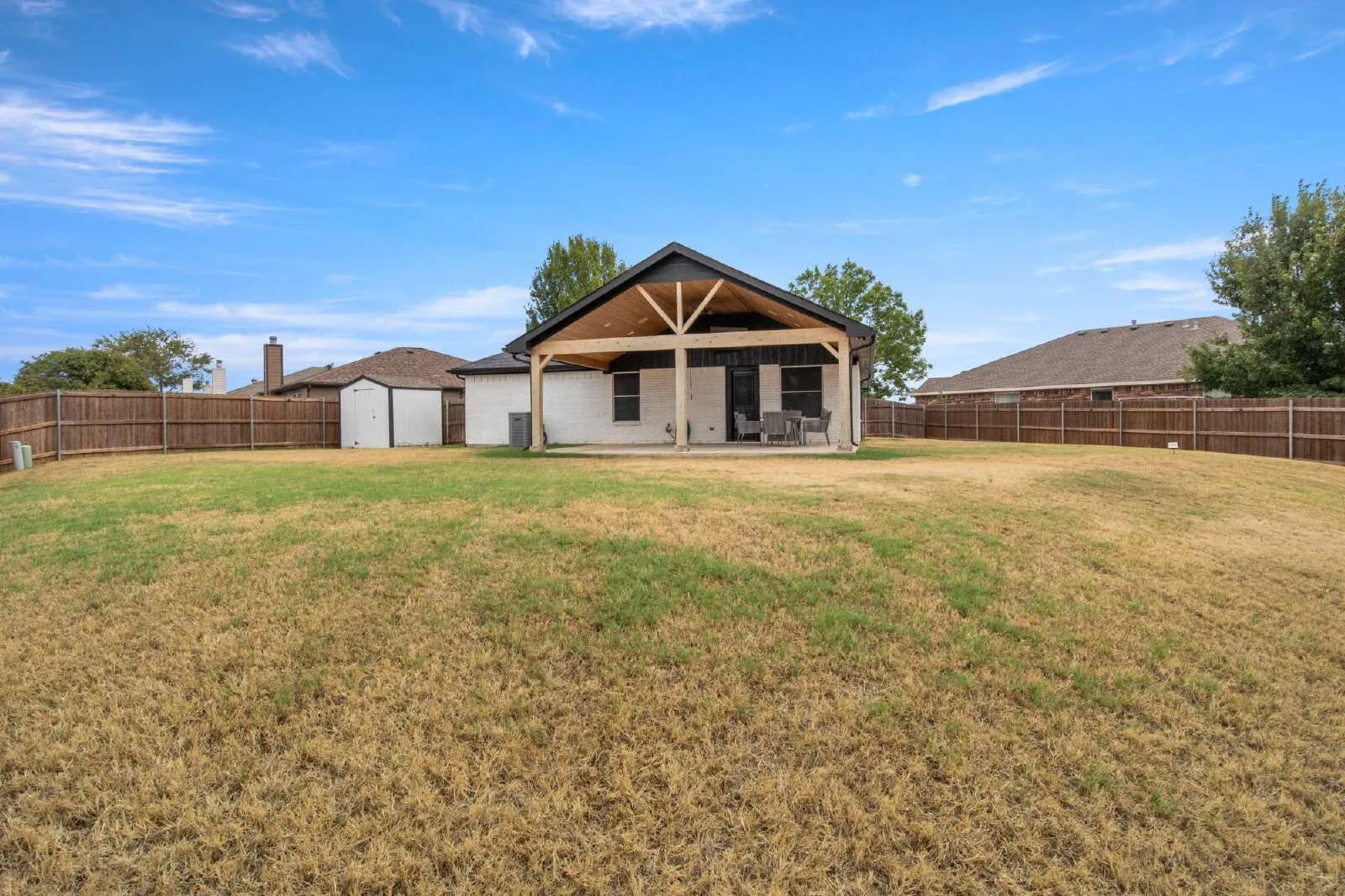 Single Family Residence For Rent in Tarrant County , 8275 Horse Whisper Lane, Fort Worth, Texas 76131, 3 Bedroom, 2 Bathroom, 2 Garage spaces, 1,949 Sqft, built in 2003, mls#21403656, Real Estate Agent in Fort Worth, Homes For Rent in Tarrant county, Homes For Rent in Fort Worth, Realtor in Fort Worth Texas, Real Estate Brokerage Independent Realty Texas, Luminita Cordes Realtor