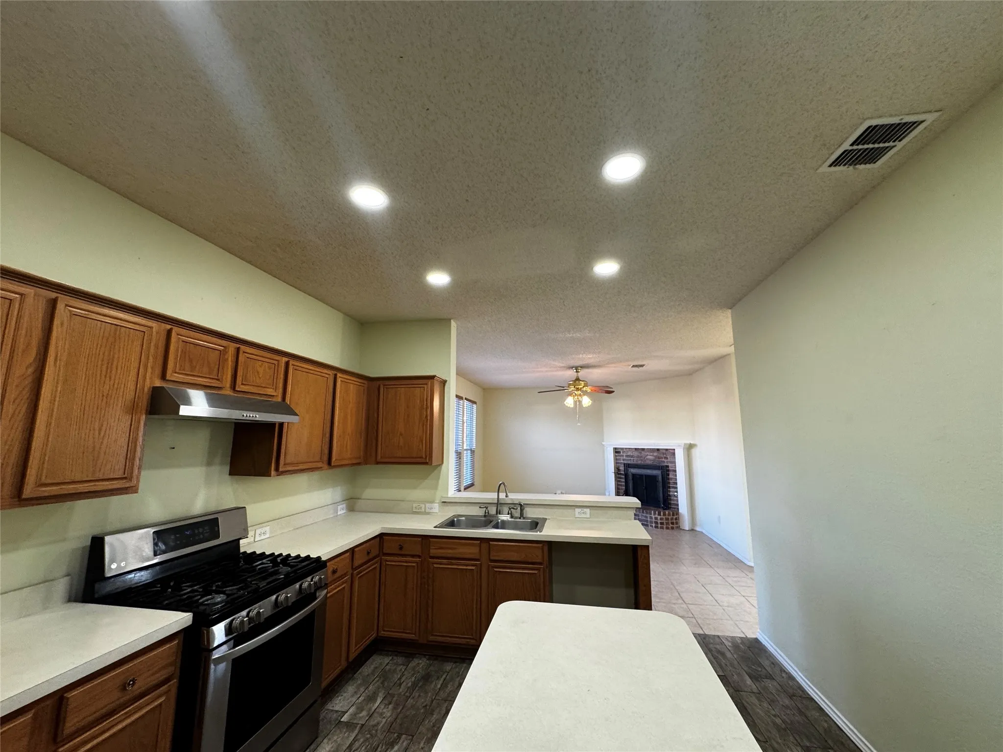 Single Family Residence For Rent in Dallas County , 829 John Peter Way, Mesquite, Texas 75149, 5 Bedroom, 3 Bathroom, 2 Garage spaces, 2,371 Sqft, built in 1999, mls#21403664, Real Estate Agent in Mesquite, Homes For Rent in Dallas county, Homes For Rent in Mesquite, Realtor in Mesquite Texas, Real Estate Brokerage Independent Realty Texas, Luminita Cordes Realtor