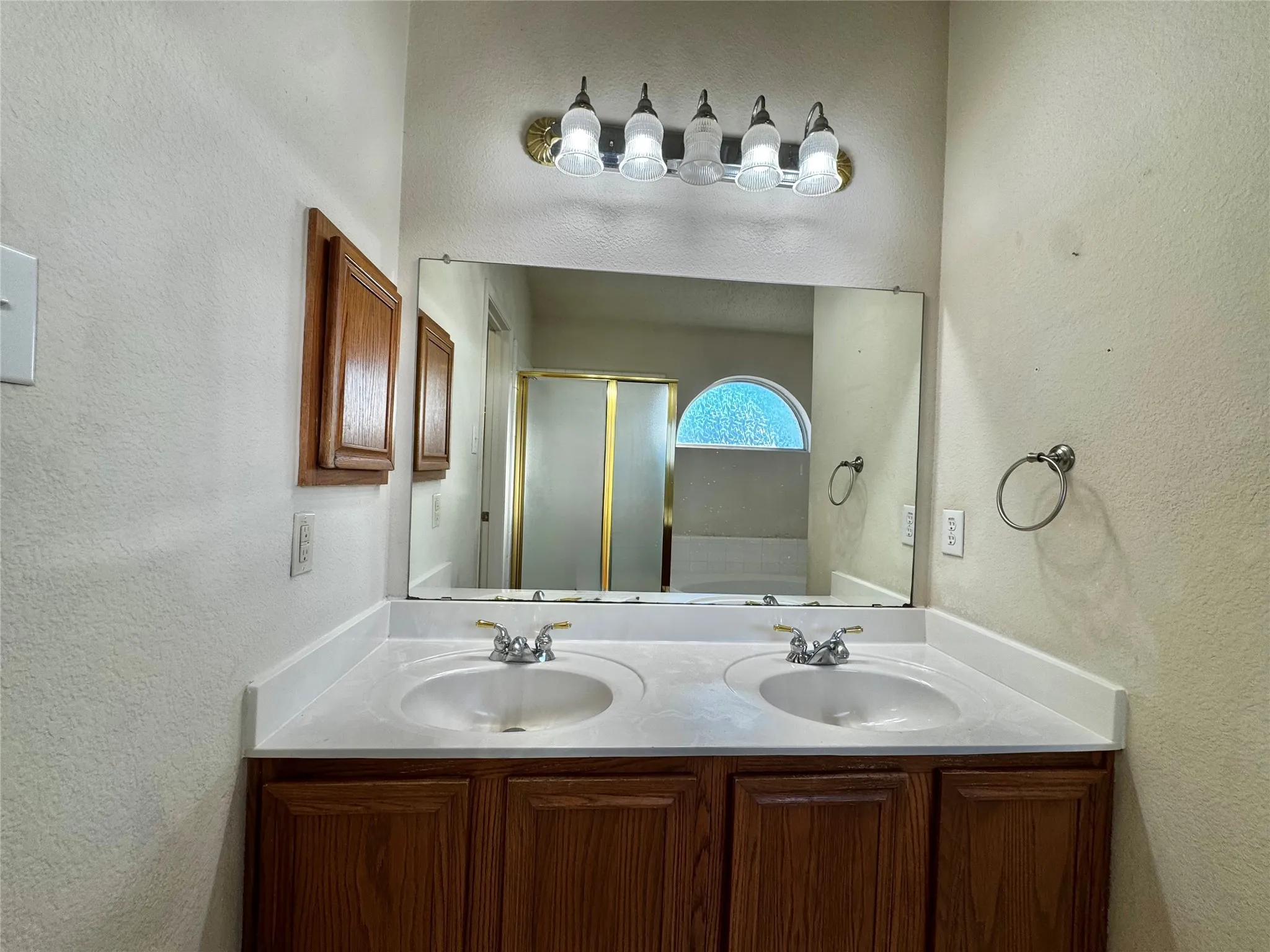 Single Family Residence For Rent in Dallas County , 829 John Peter Way, Mesquite, Texas 75149, 5 Bedroom, 3 Bathroom, 2 Garage spaces, 2,371 Sqft, built in 1999, mls#21403664, Real Estate Agent in Mesquite, Homes For Rent in Dallas county, Homes For Rent in Mesquite, Realtor in Mesquite Texas, Real Estate Brokerage Independent Realty Texas, Luminita Cordes Realtor